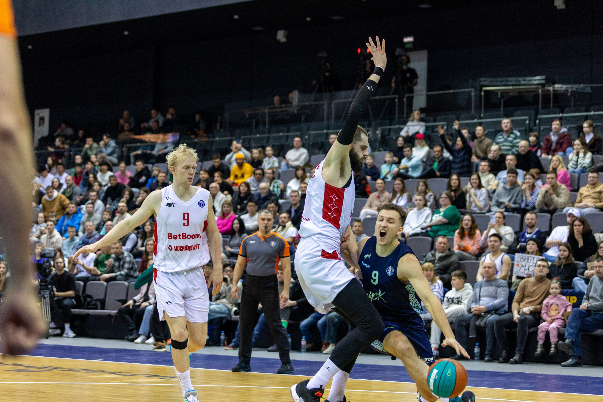 Баскетбол. Минск — MBA. 09.03.2024. Профессиональный интерьерный и репортажный фотограф Минск и РБ. Максим Орлов