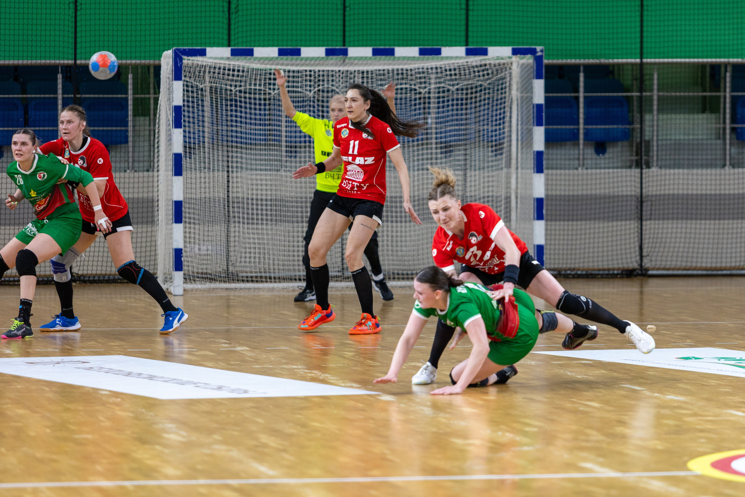 Гандбол. Финал. БНТУ — Гомель. 25.05.2024. Профессиональный интерьерный и репортажный фотограф Минск и РБ. Максим Орлов