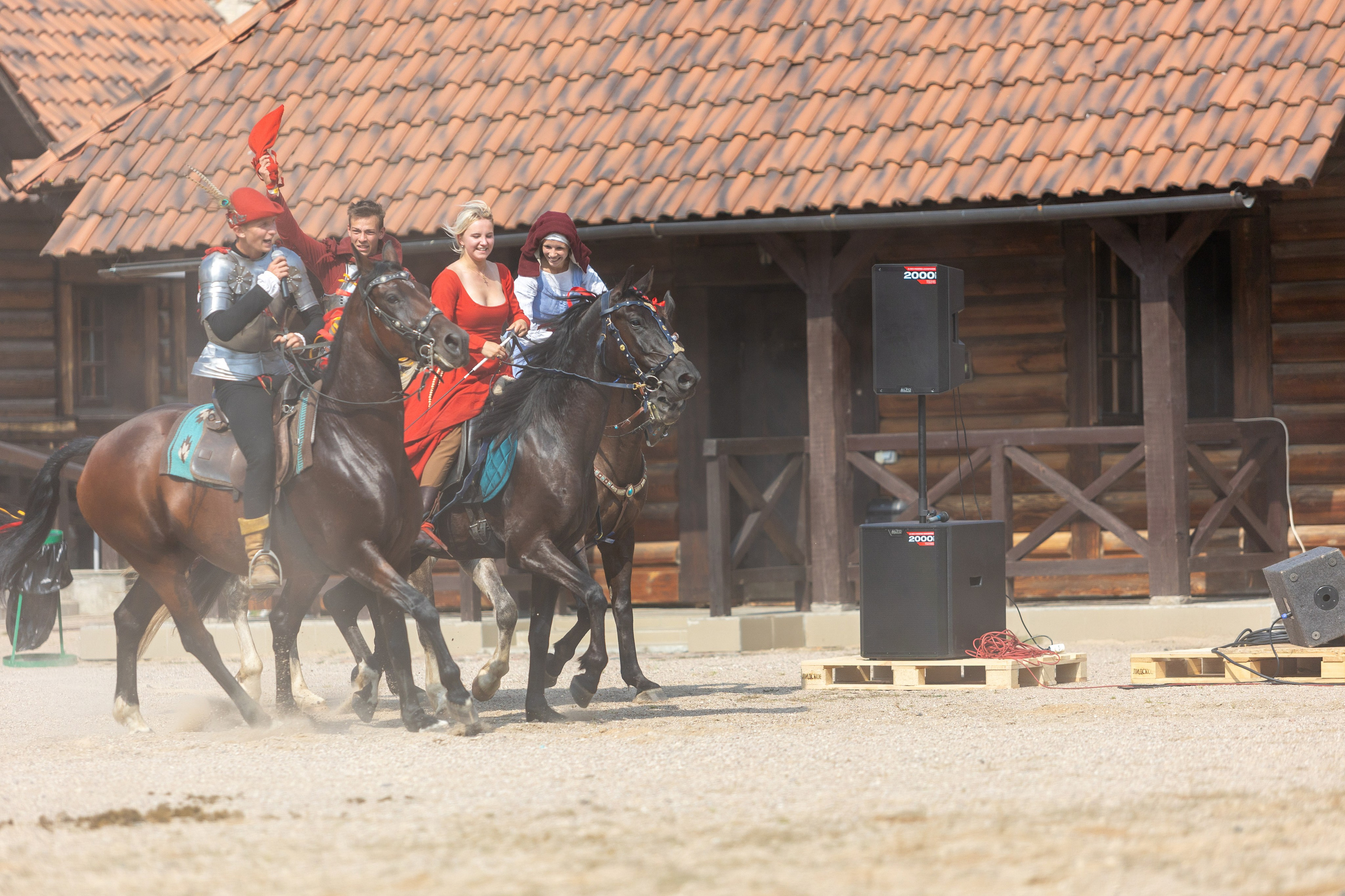 Выступление «Золотой шпоры» на празднике города Лиды. Профессиональный интерьерный и репортажный фотограф Минск и РБ. Максим Орлов