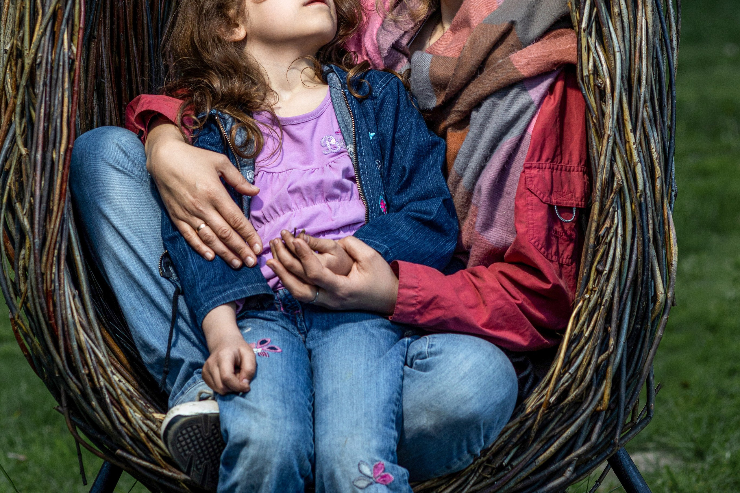 Алеся с дочками. Профессиональный интерьерный и репортажный фотограф Минск и РБ. Максим Орлов