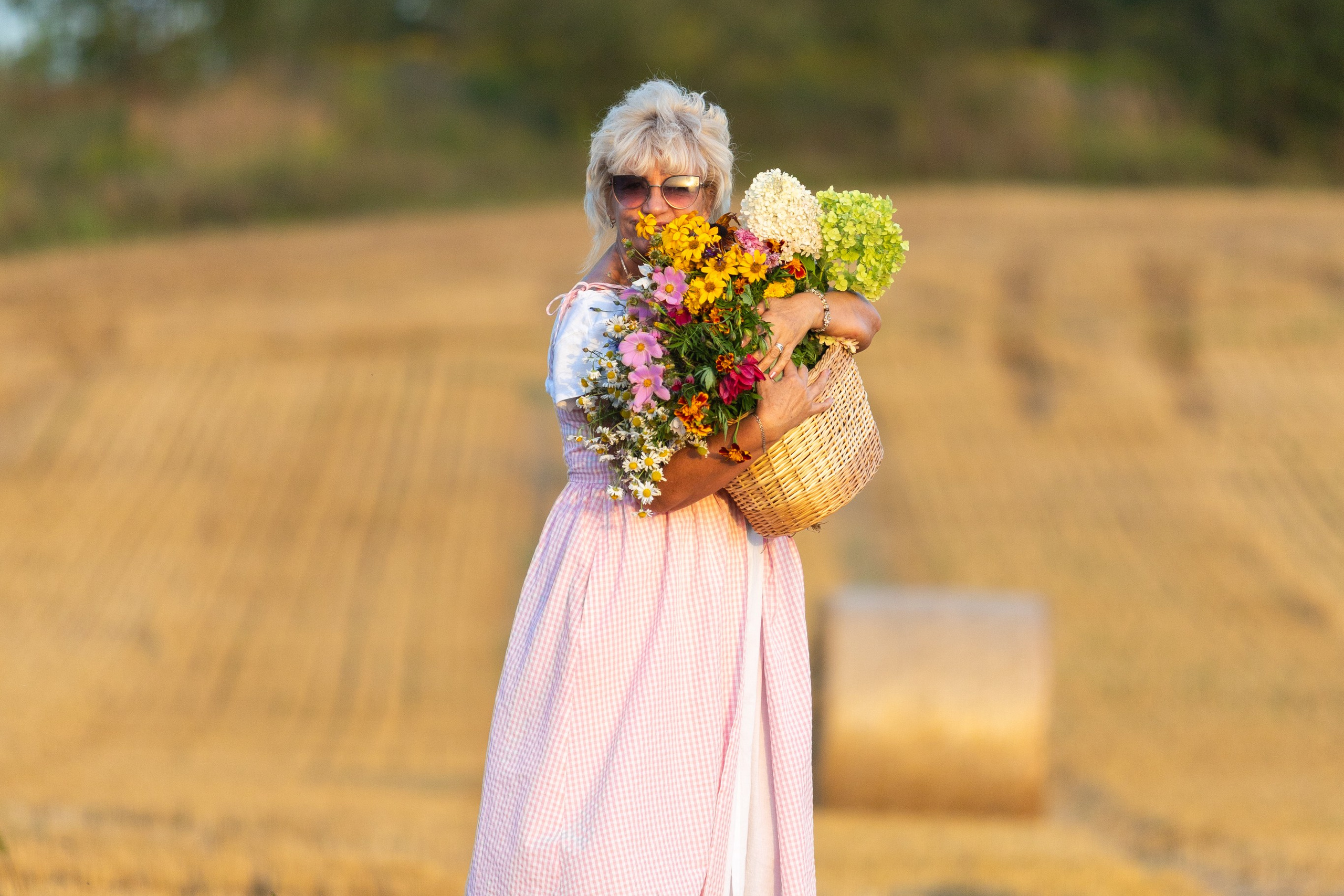 Фотосъемка в поле с Анной Николаевной. Профессиональный интерьерный и репортажный фотограф Минск и РБ. Максим Орлов