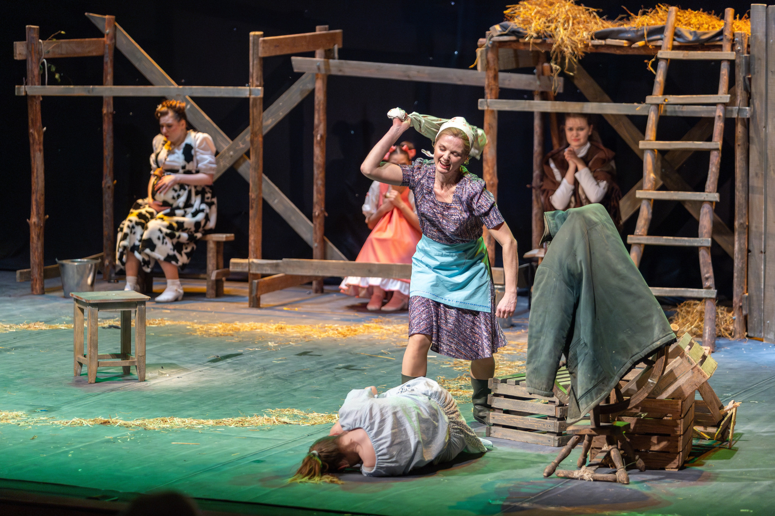 Театр белорусской армии «Очень простая история». Профессиональный интерьерный и репортажный фотограф Минск и РБ. Максим Орлов