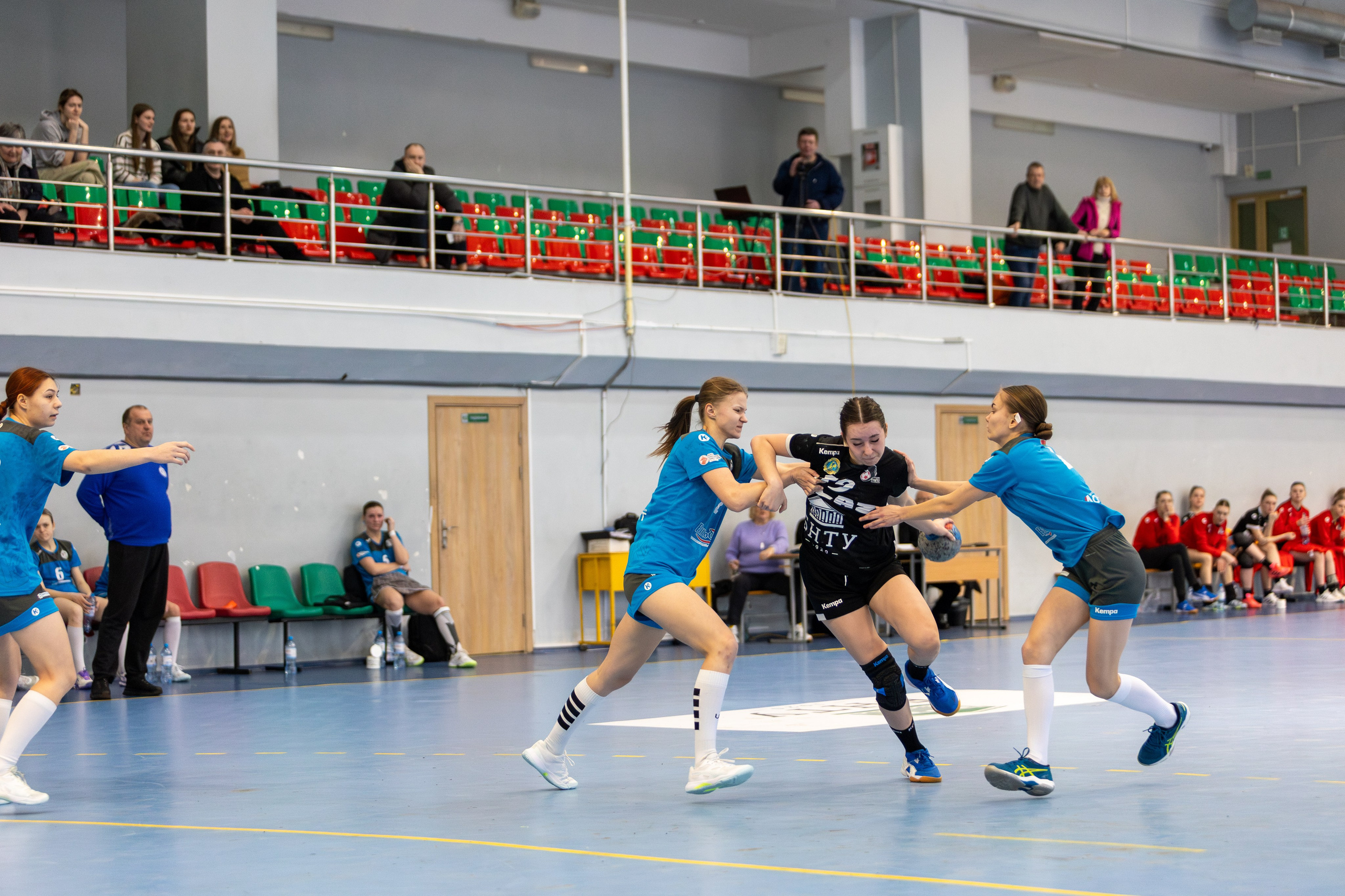 Гандбол. Лучшие кадры. БНТУ — Витебчанка. Профессиональный интерьерный и репортажный фотограф Минск и РБ. Максим Орлов