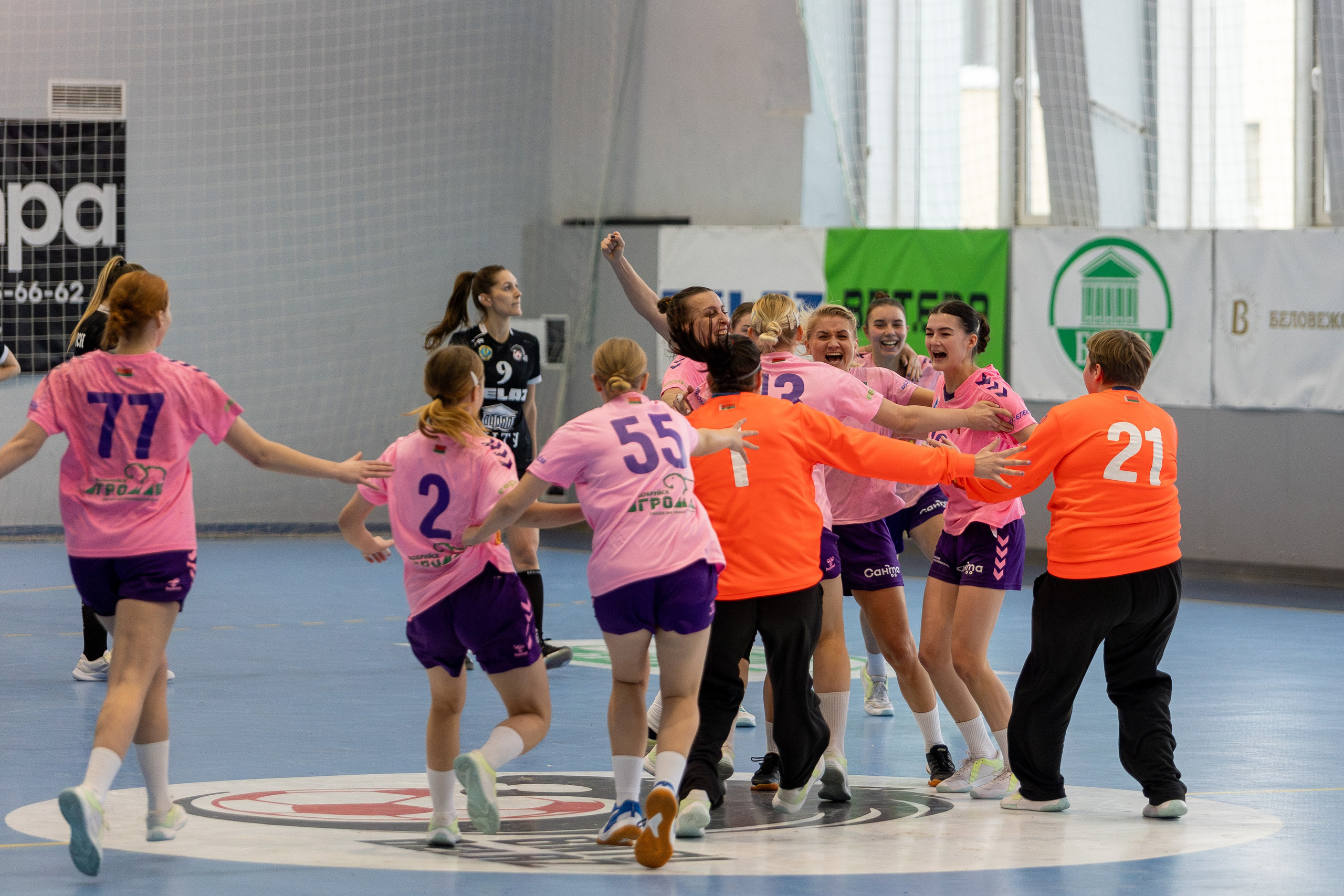 Женский гандбол. Лучшие кадры. БНТУ — Березина 09.12.2023. Профессиональный интерьерный и репортажный фотограф Минск и РБ. Максим Орлов