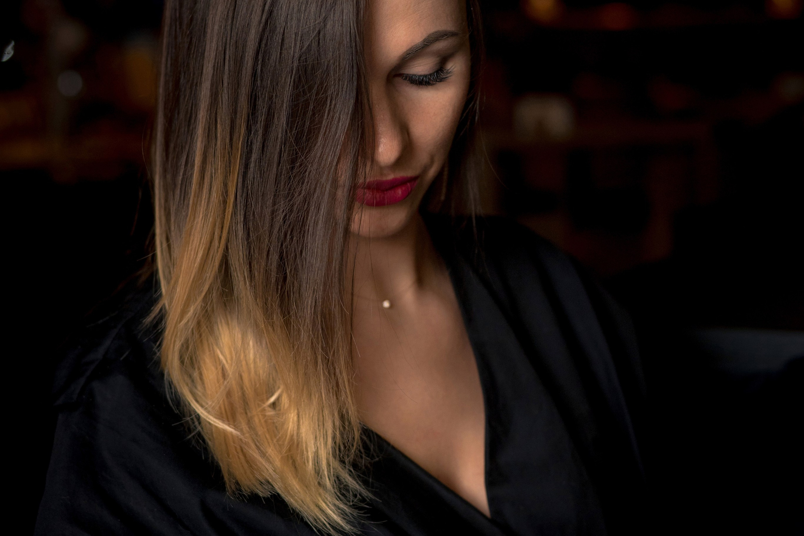 Оля и Юля в кафе «Березка». Профессиональный интерьерный и репортажный фотограф Минск и РБ. Максим Орлов