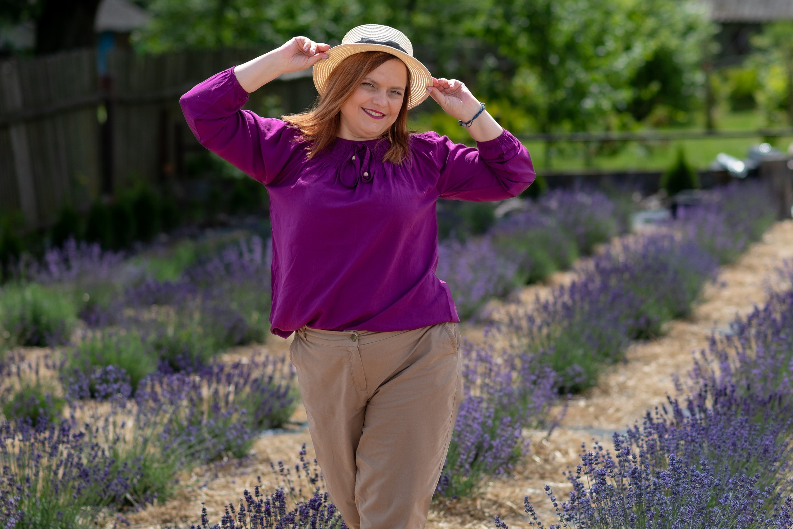 Катя и Оксана в лаванде. Профессиональный интерьерный и репортажный фотограф Минск и РБ. Максим Орлов