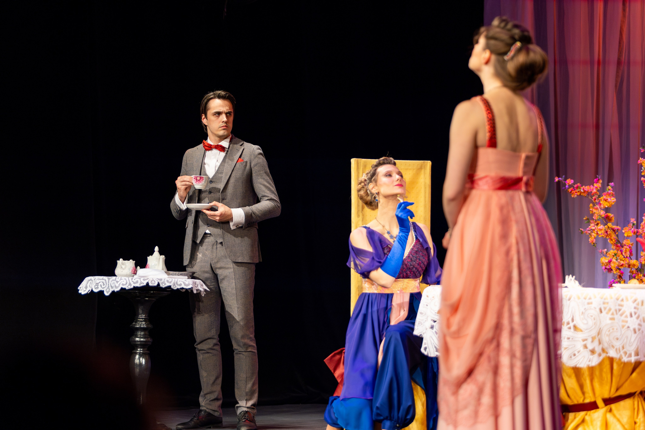 Новый театр «Как важно быть серьезным». Профессиональный интерьерный и репортажный фотограф Минск и РБ. Максим Орлов