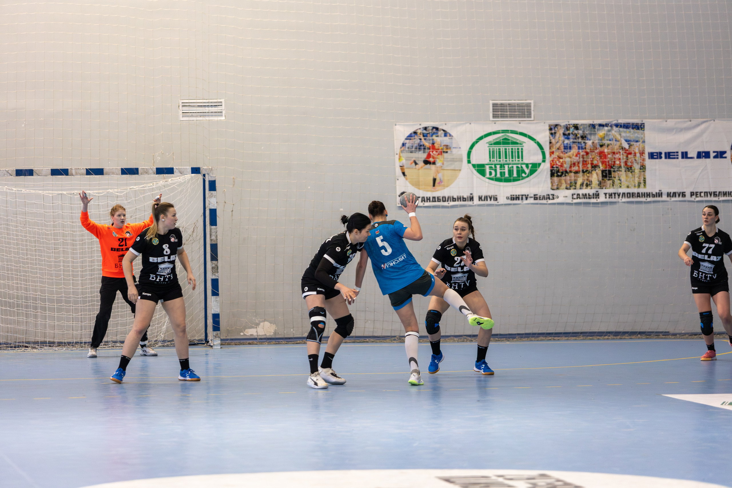 Гандбол. Лучшие кадры. БНТУ — Витебчанка. Профессиональный интерьерный и репортажный фотограф Минск и РБ. Максим Орлов