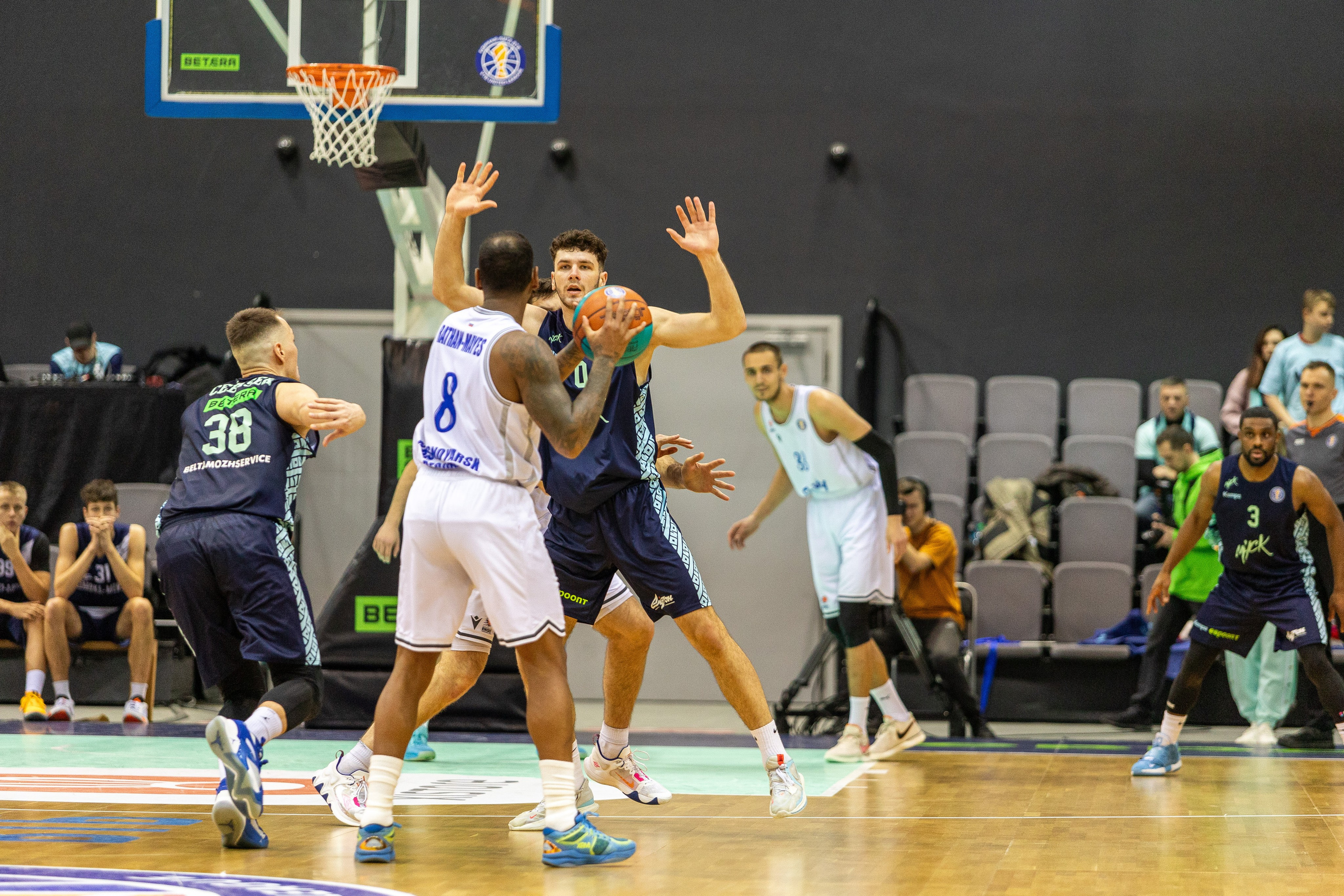 Баскетбол. Лучшие кадры. Минск — Енисей. 11.12.2023. Профессиональный интерьерный и репортажный фотограф Минск и РБ. Максим Орлов