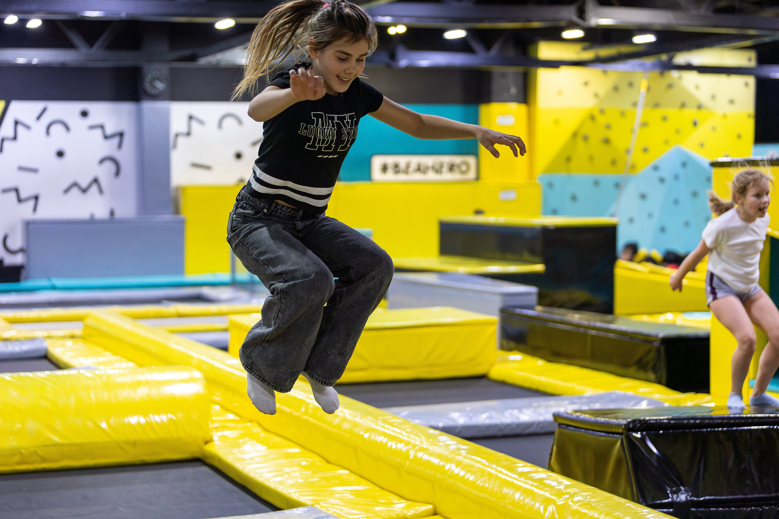 ДР Влада (батутная арена). Профессиональный интерьерный и репортажный фотограф Минск и РБ. Максим Орлов