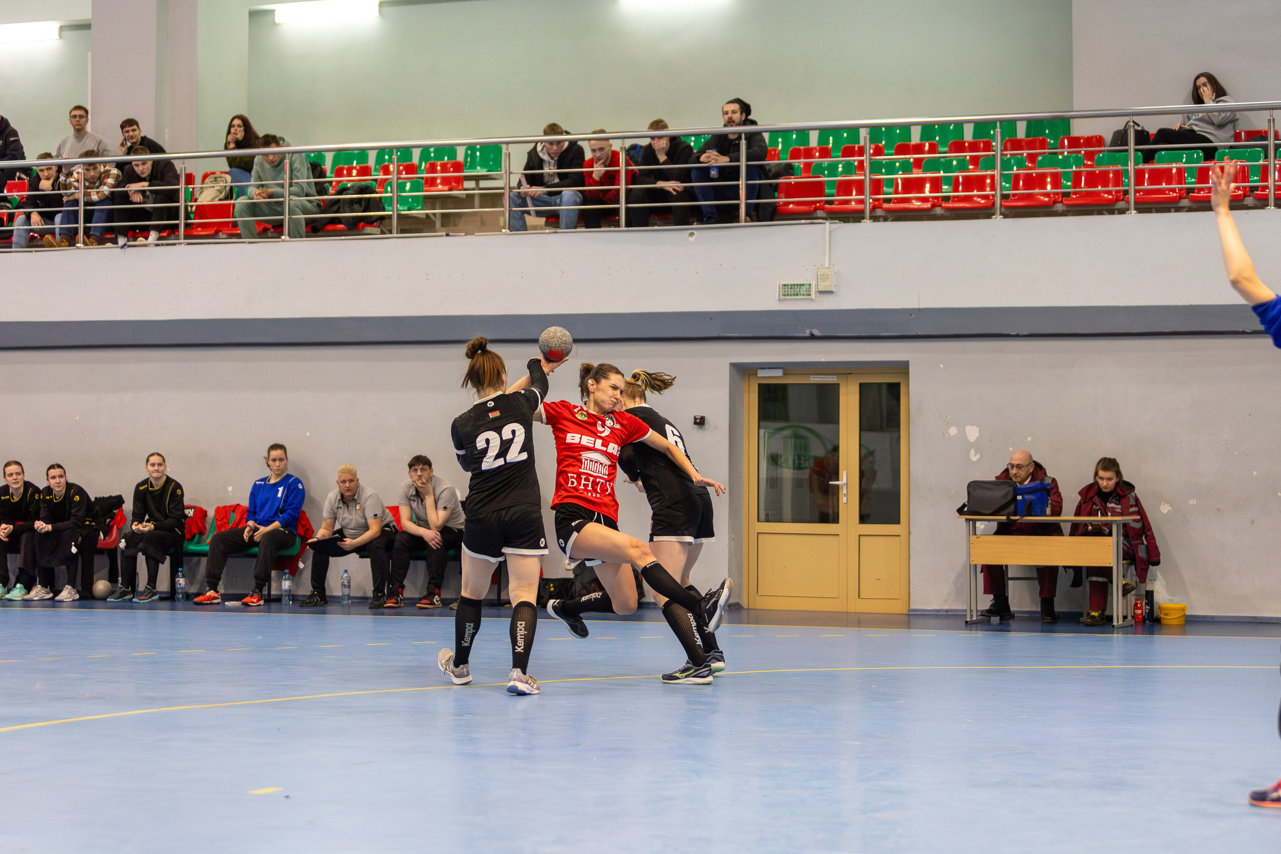 Гандбол. Лучшие кадры. БНТУ — Гродничанка. 13.12.2023. Профессиональный интерьерный и репортажный фотограф Минск и РБ. Максим Орлов