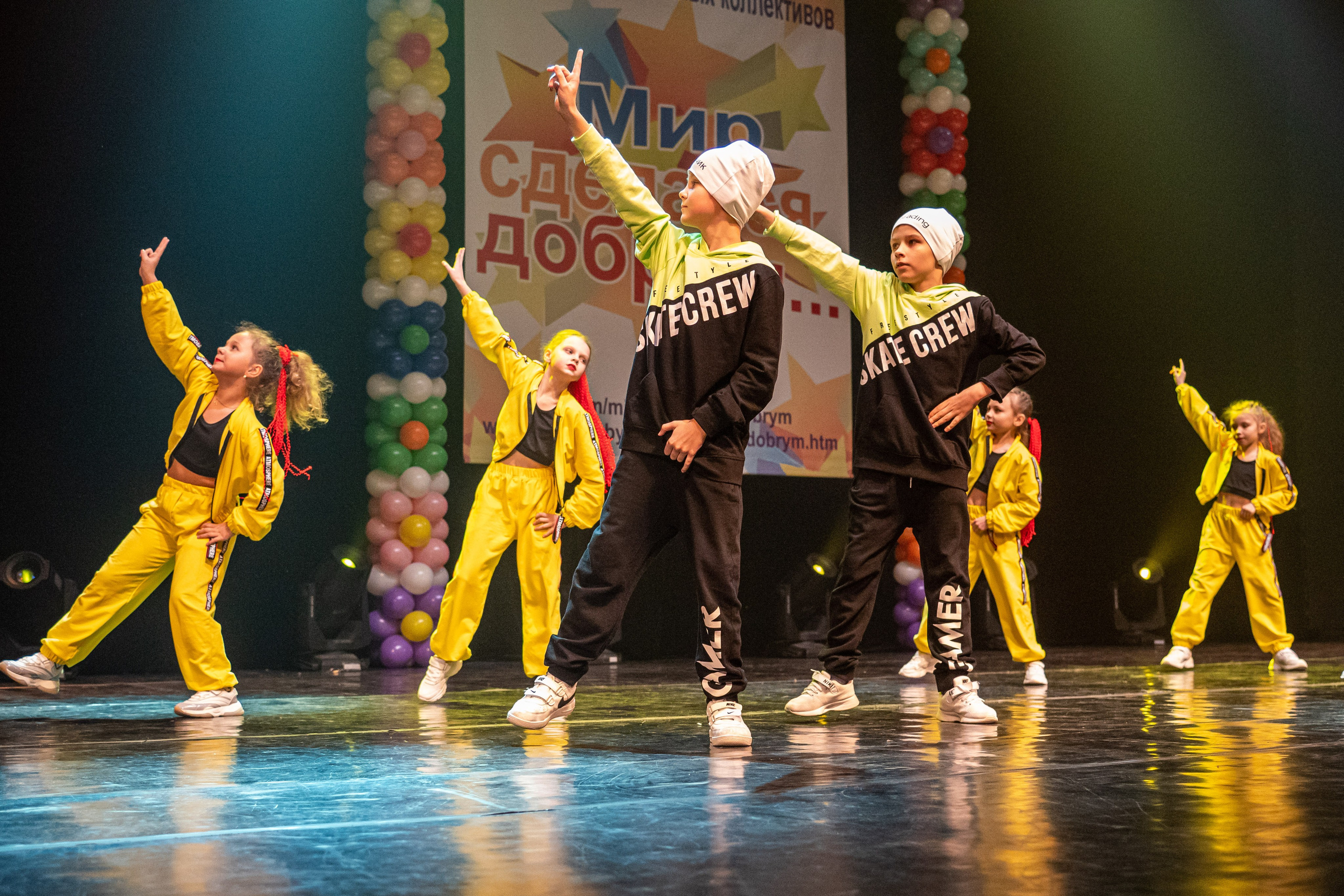 Фестиваль детских танцевальных коллективов. Профессиональный интерьерный и репортажный фотограф Минск и РБ. Максим Орлов