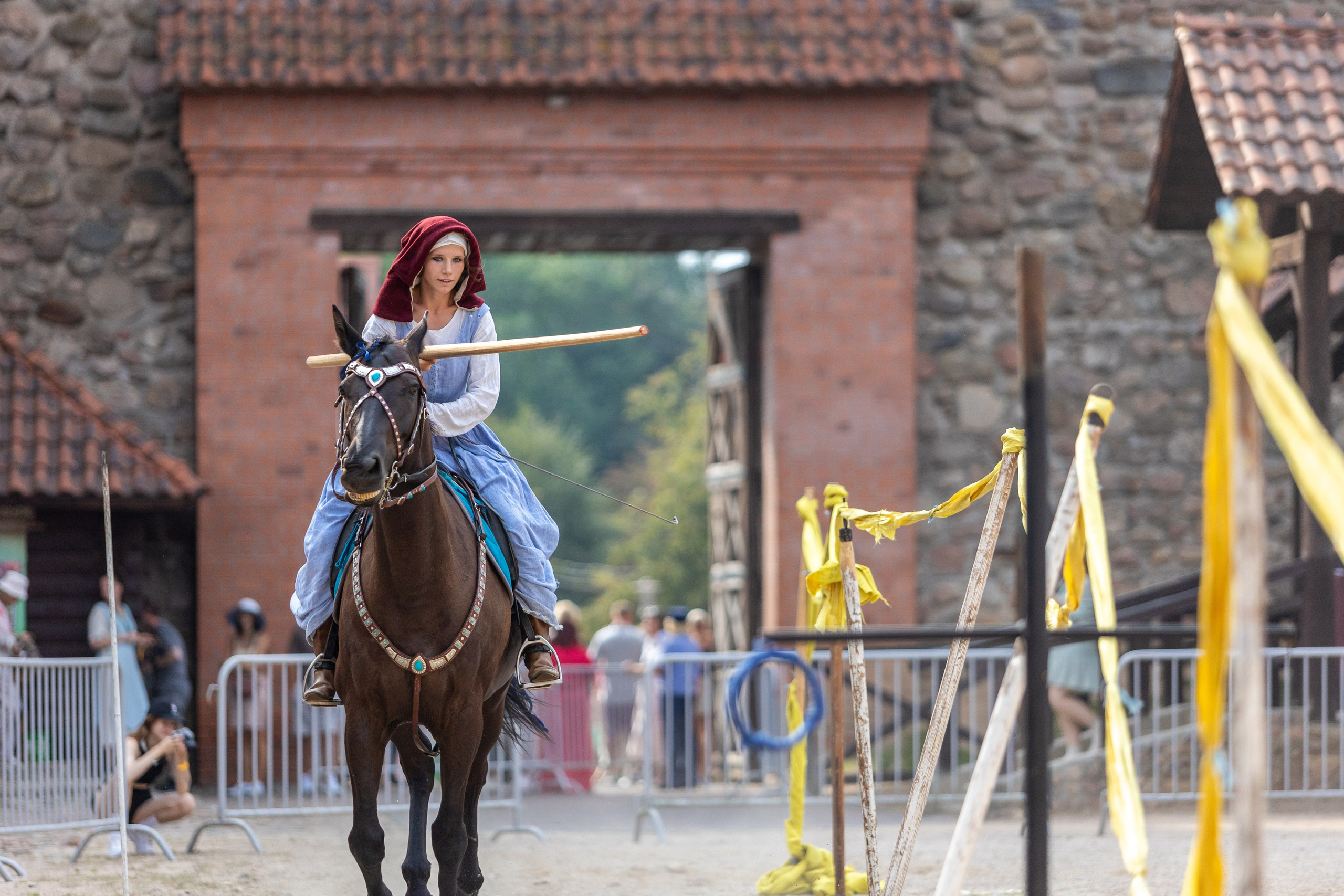 Выступление «Золотой шпоры» на празднике города Лиды. Профессиональный интерьерный и репортажный фотограф Минск и РБ. Максим Орлов