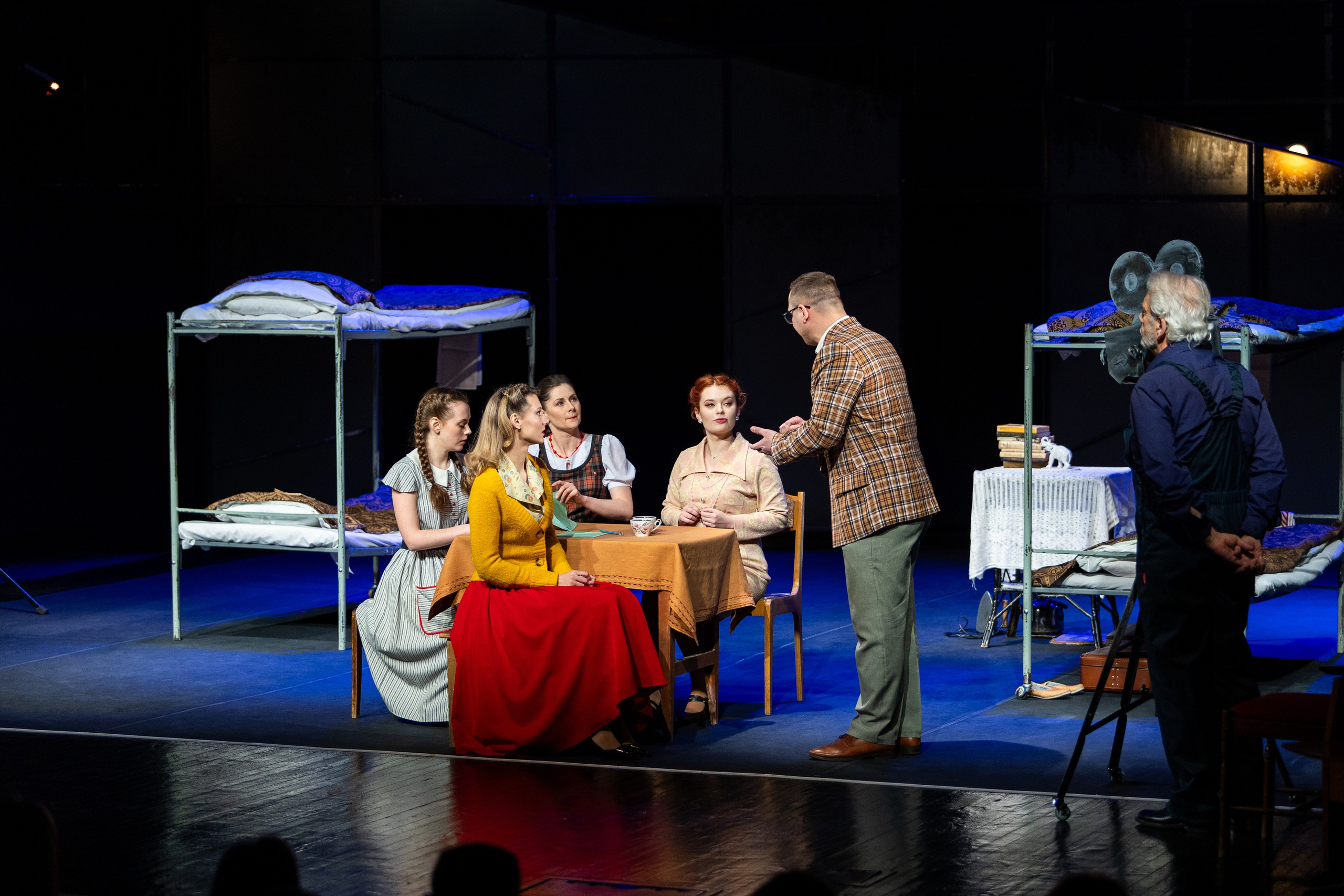 Новый театр «Фабричная девчонка». Профессиональный интерьерный и репортажный фотограф Минск и РБ. Максим Орлов