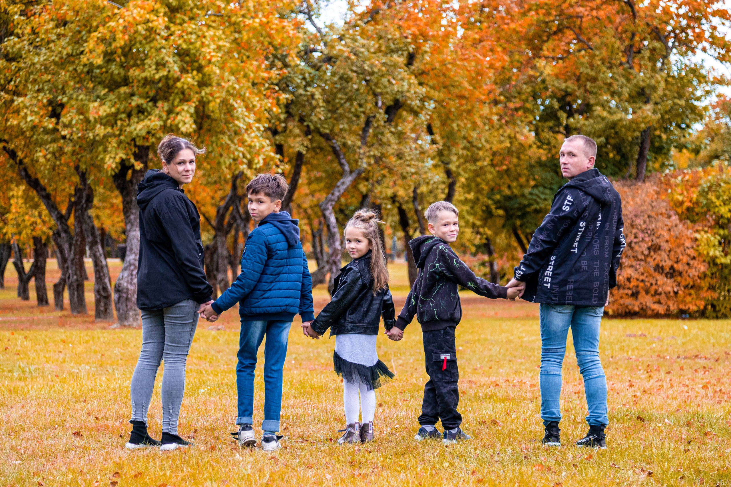 Руслан с семьей. Профессиональный интерьерный и репортажный фотограф Минск и РБ. Максим Орлов