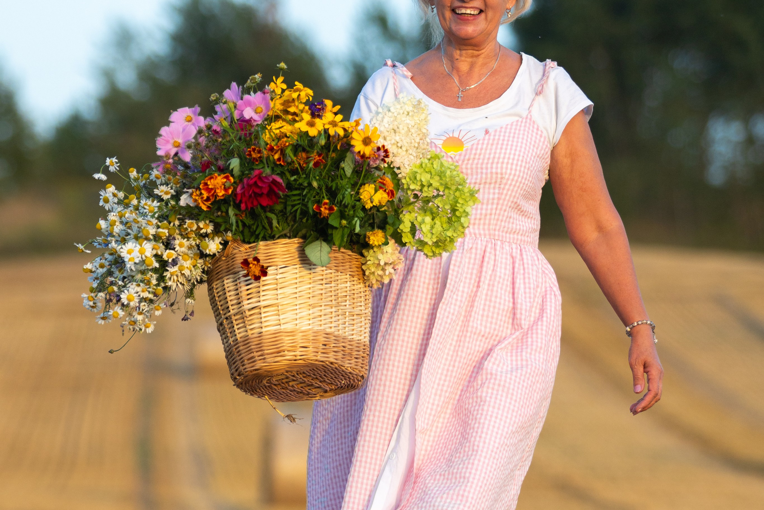 Фотосъемка в поле с Анной Николаевной. Профессиональный интерьерный и репортажный фотограф Минск и РБ. Максим Орлов