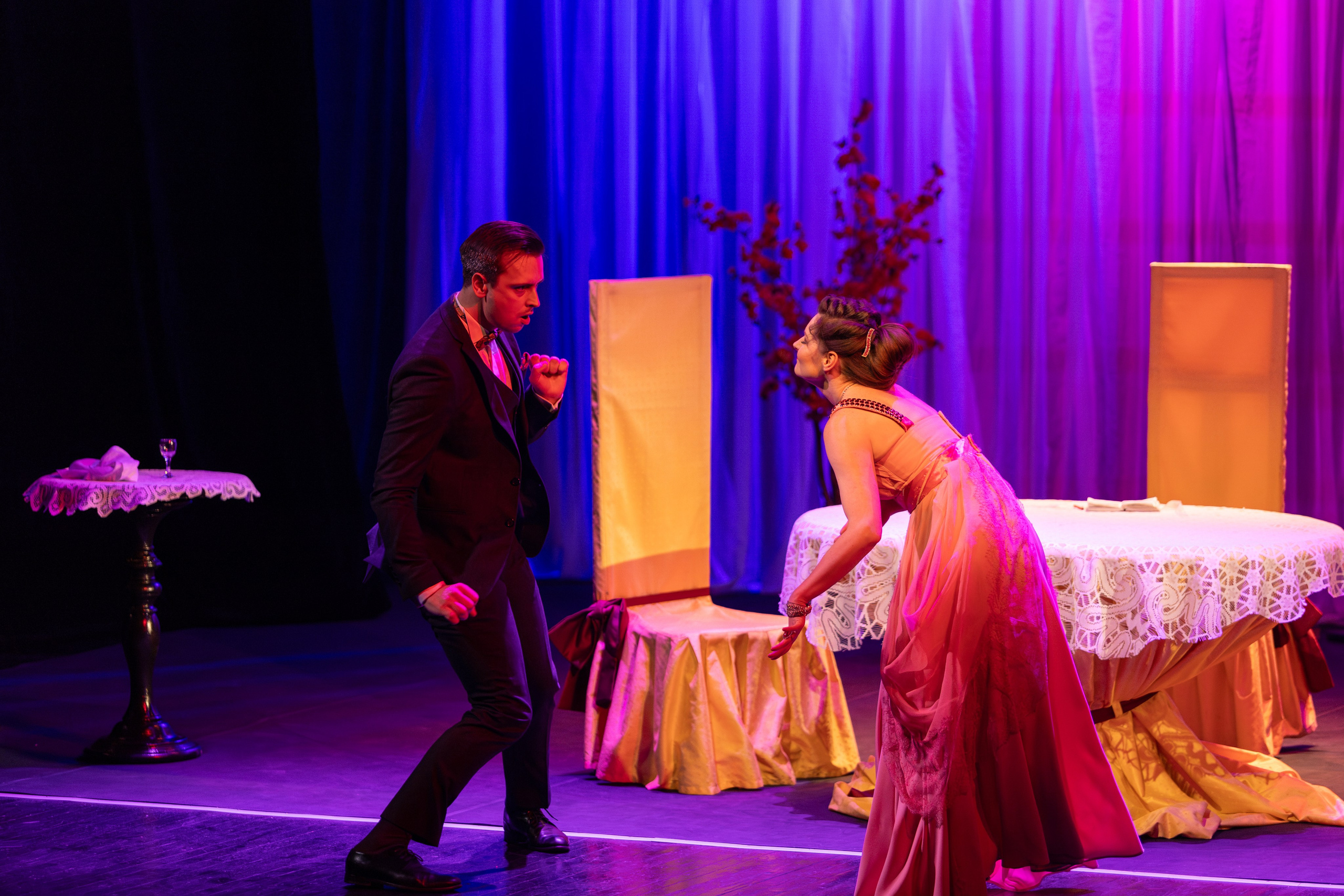 Новый театр «Как важно быть серьезным». Профессиональный интерьерный и репортажный фотограф Минск и РБ. Максим Орлов