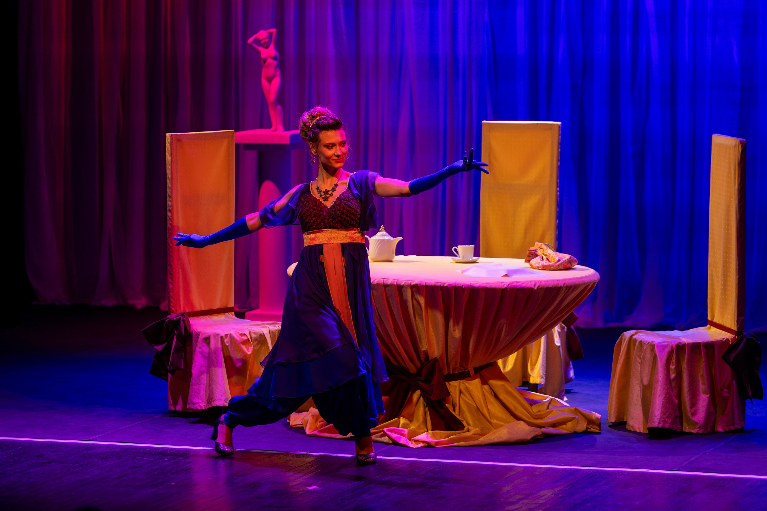 Новый театр «Как важно быть серьезным». Профессиональный интерьерный и репортажный фотограф Минск и РБ. Максим Орлов