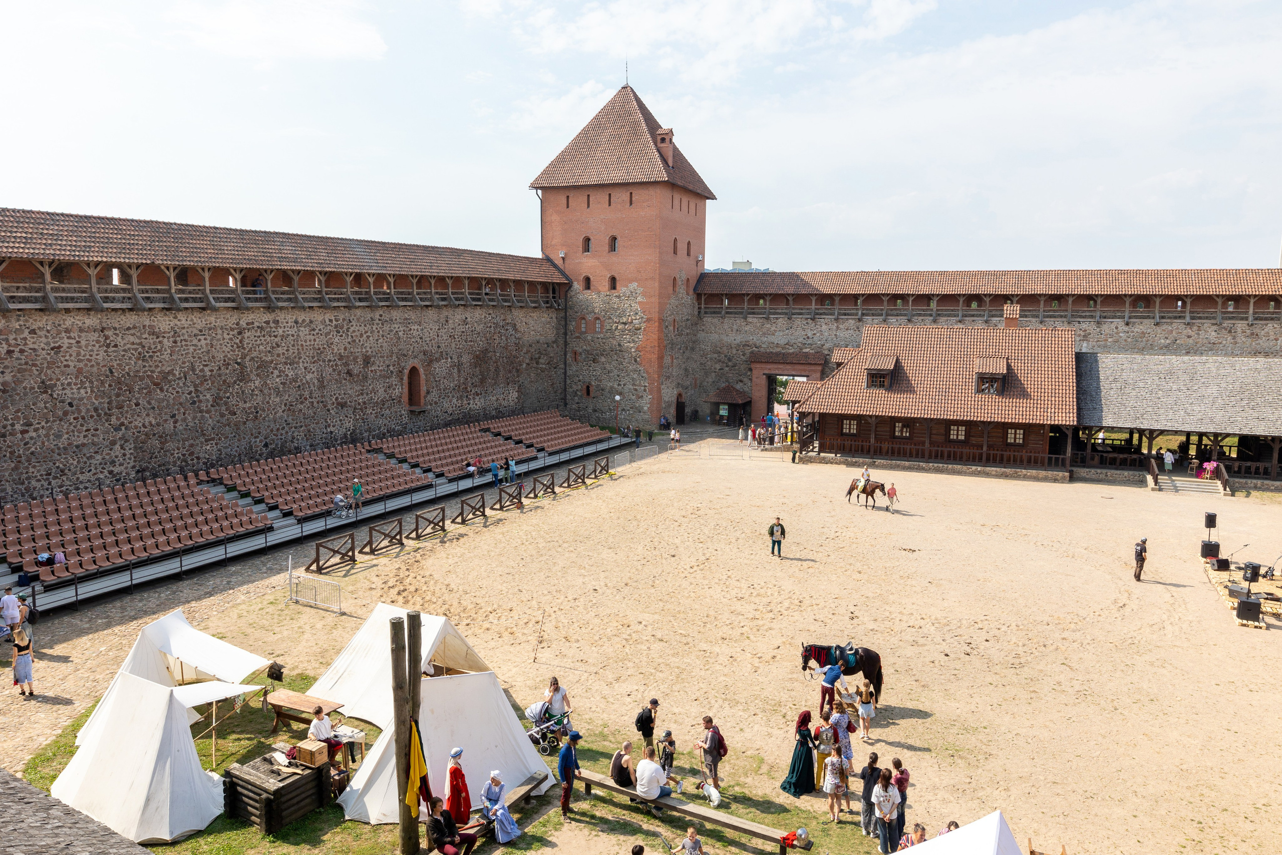 Выступление «Золотой шпоры» на празднике города Лиды. Профессиональный интерьерный и репортажный фотограф Минск и РБ. Максим Орлов