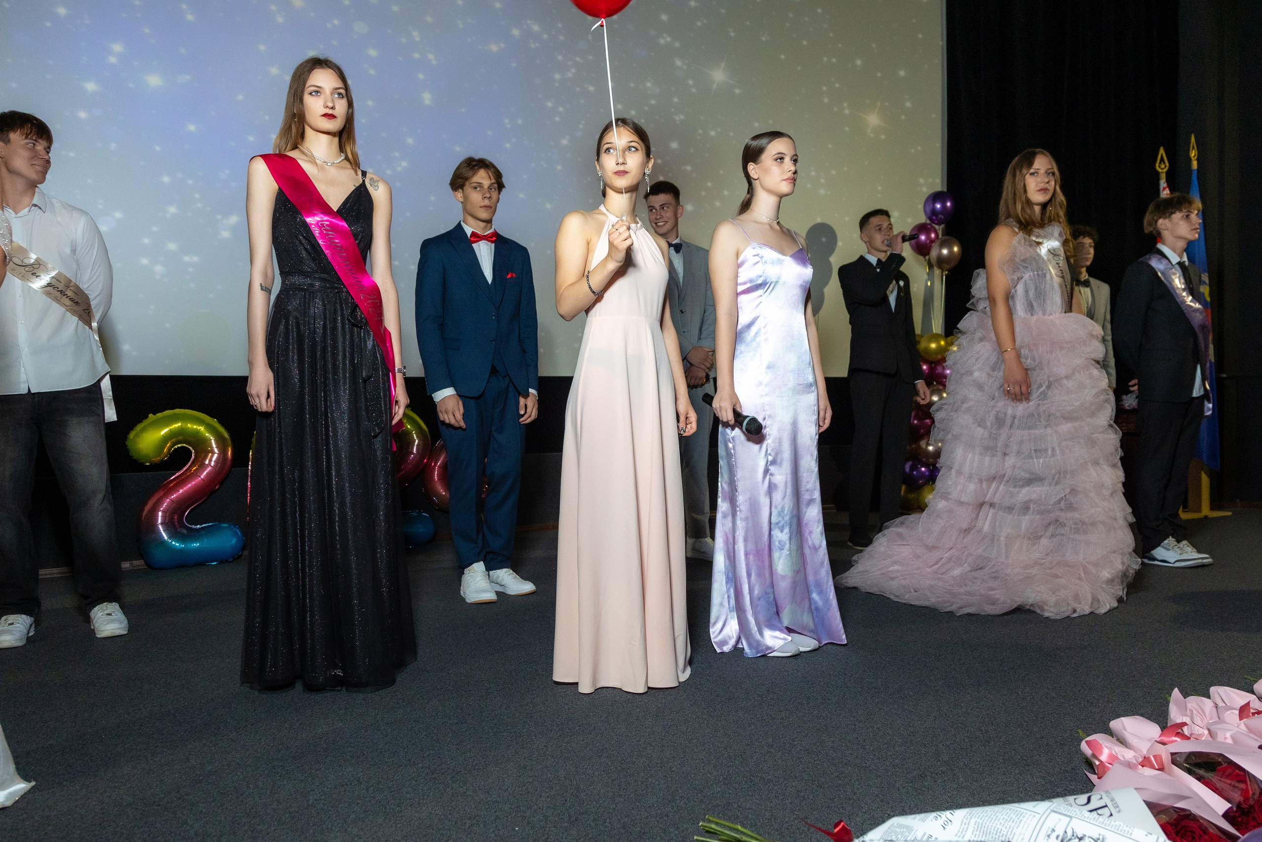 Вручение дипломов. 47 школа. Профессиональный интерьерный и репортажный фотограф Минск и РБ. Максим Орлов