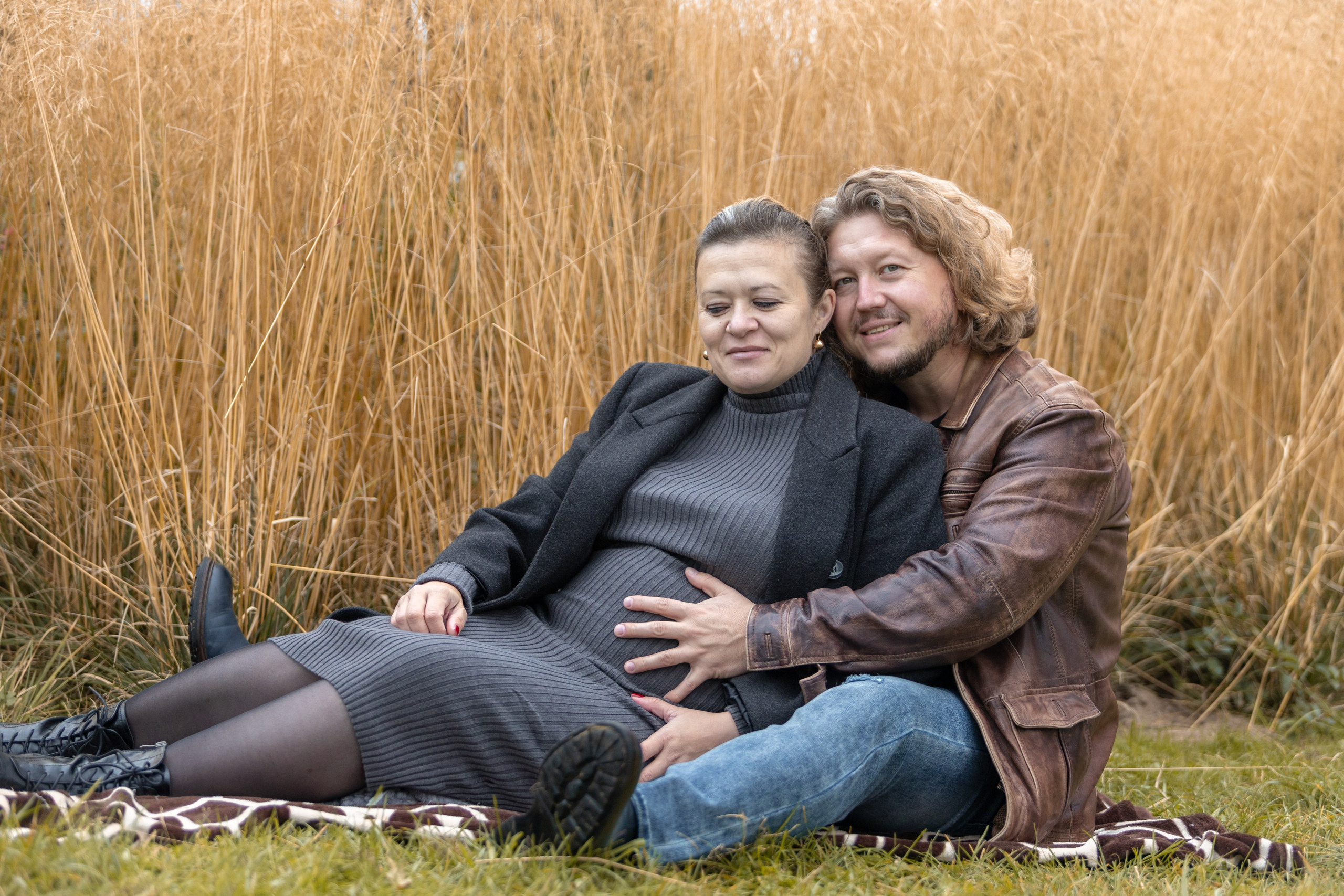 Олег и Марина. В ожидании. Фотосъемка в парке. Профессиональный интерьерный и репортажный фотограф Минск и РБ. Максим Орлов