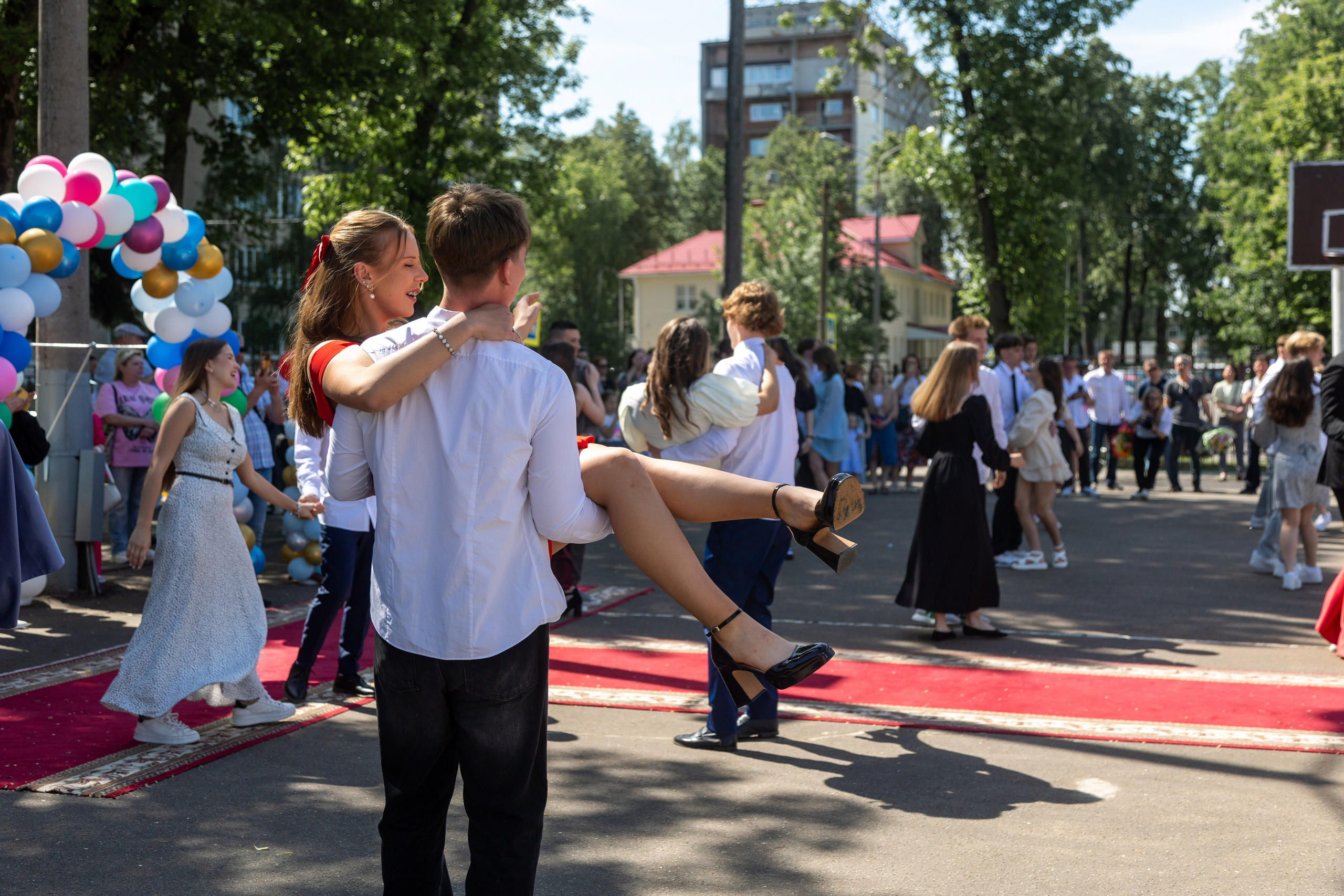 Школа 47. Последний звонок. Профессиональный интерьерный и репортажный фотограф Минск и РБ. Максим Орлов