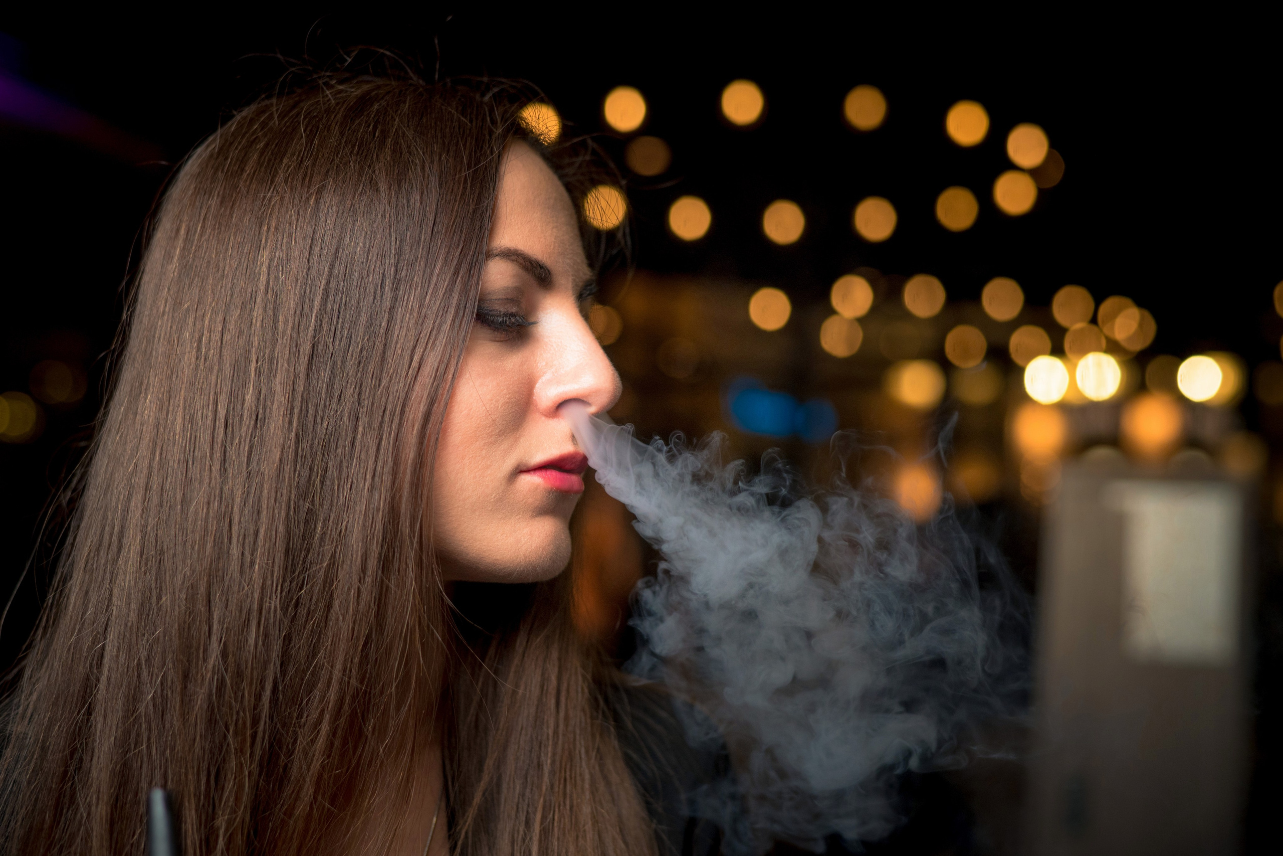 Оля и Юля в кафе «Березка». Профессиональный интерьерный и репортажный фотограф Минск и РБ. Максим Орлов