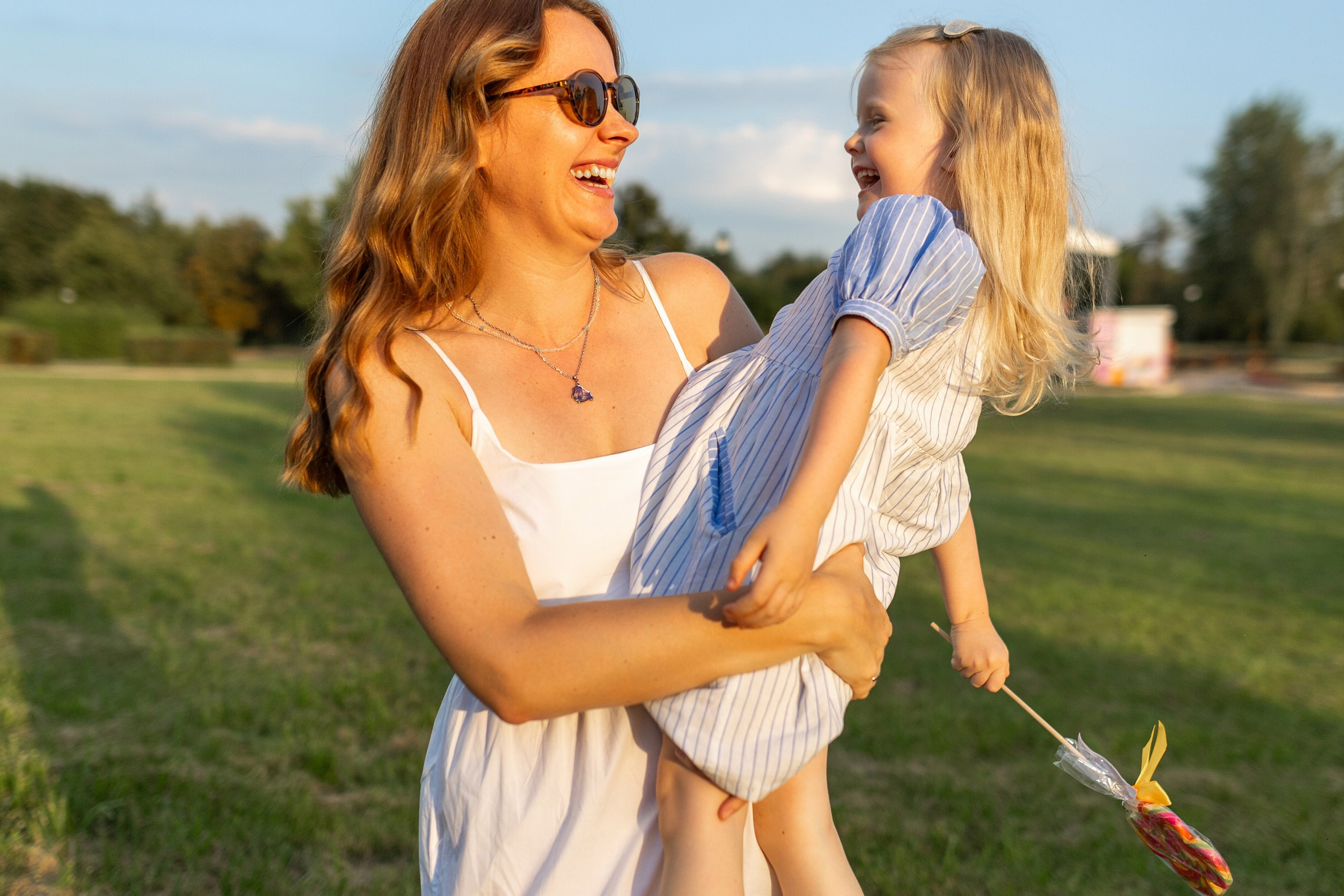 Стеша с мамой. Профессиональный интерьерный и репортажный фотограф Минск и РБ. Максим Орлов