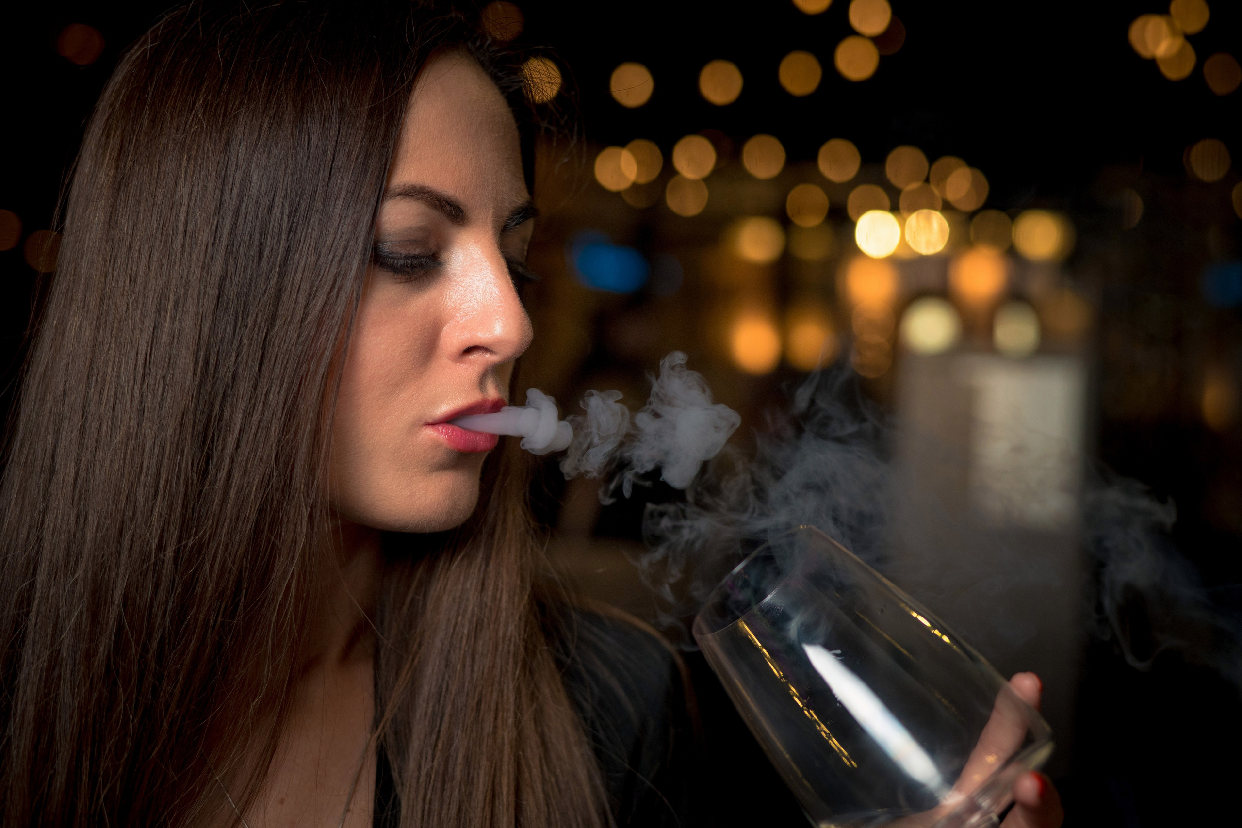 Оля и Юля в кафе «Березка». Профессиональный интерьерный и репортажный фотограф Минск и РБ. Максим Орлов