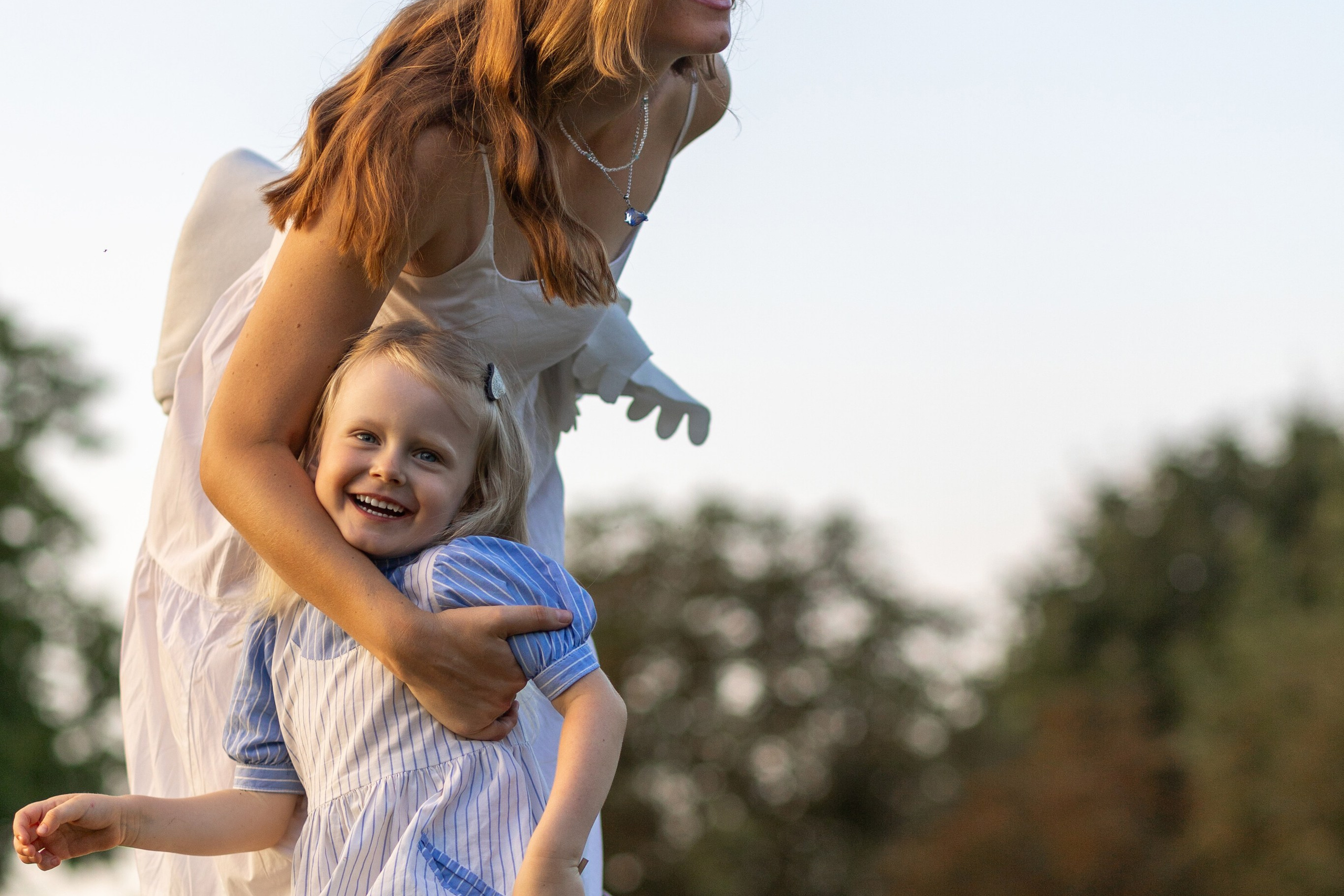 Стеша с мамой. Профессиональный интерьерный и репортажный фотограф Минск и РБ. Максим Орлов