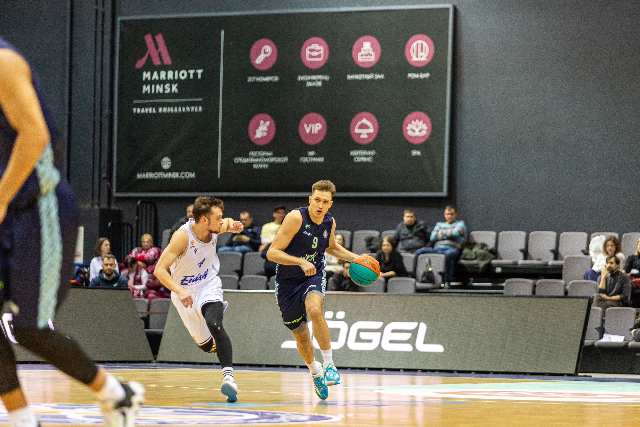 Баскетбол. Лучшие кадры. Минск — Енисей. 11.12.2023. Профессиональный интерьерный и репортажный фотограф Минск и РБ. Максим Орлов