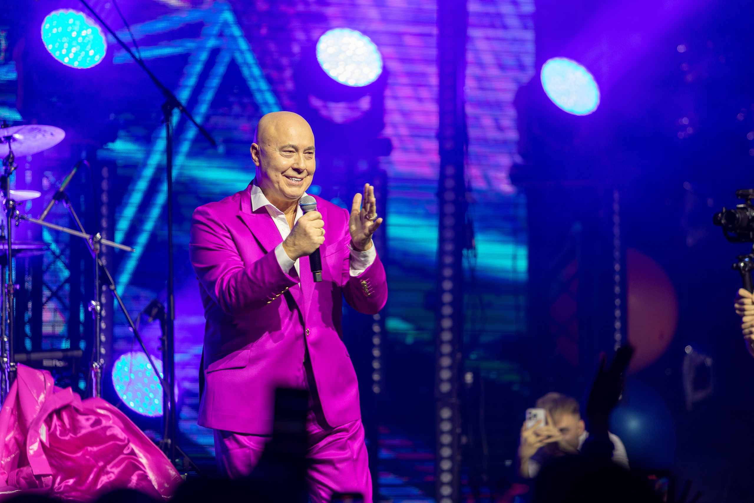 Концерт Насти Кравченко. Профессиональный интерьерный и репортажный фотограф Минск и РБ. Максим Орлов