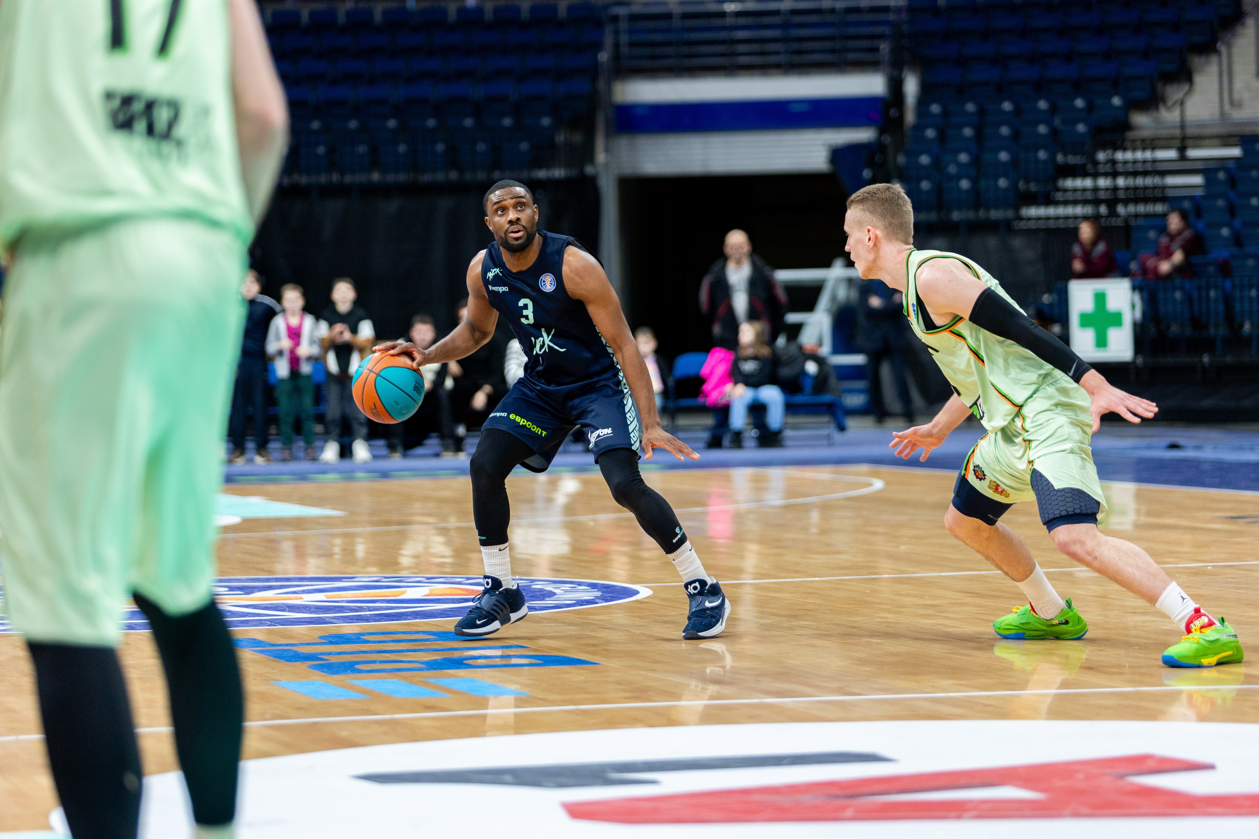 Баскетбол. Лучшие кадры. Минск — Уралмаш 13.02.2024. Профессиональный интерьерный и репортажный фотограф Минск и РБ. Максим Орлов