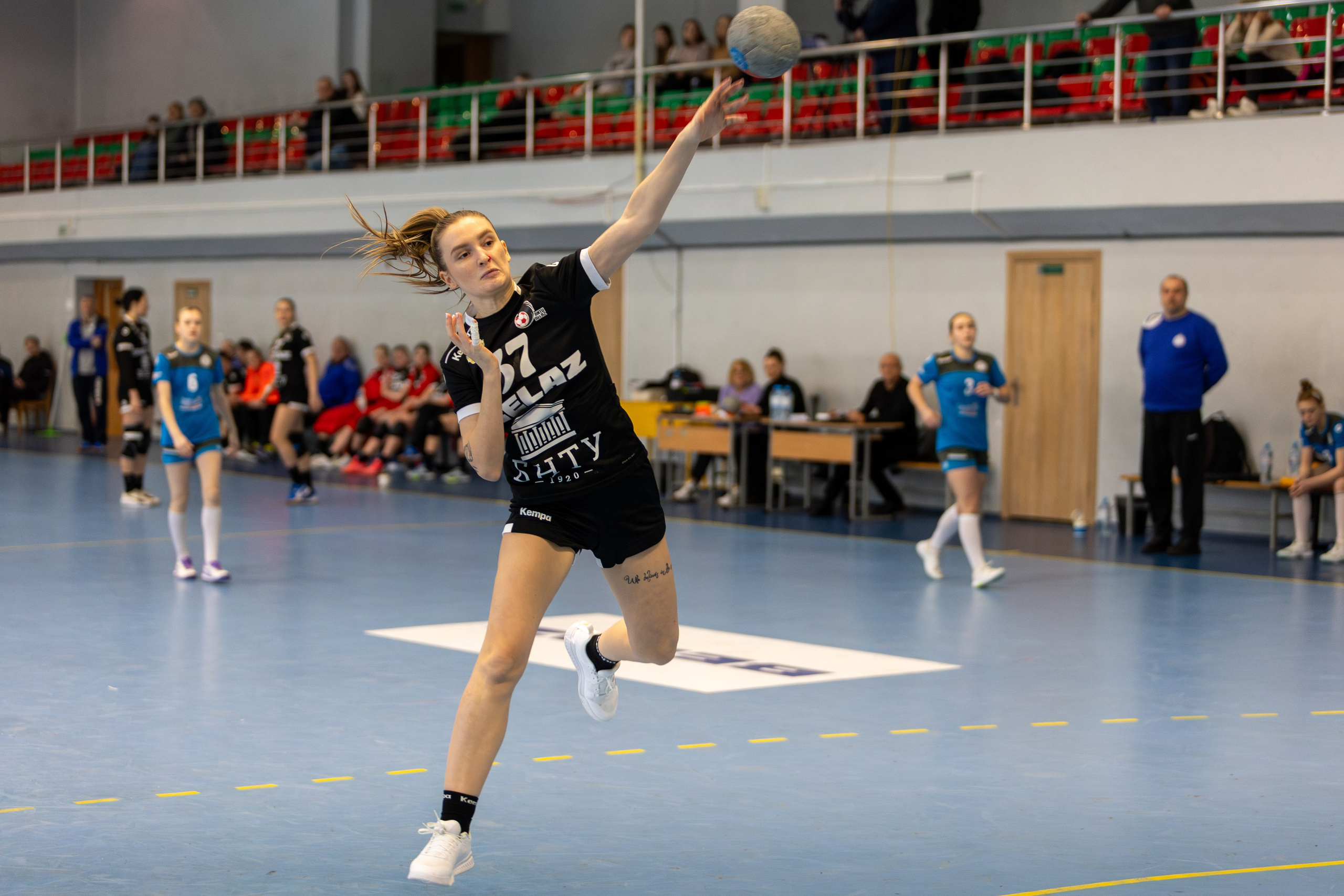 Гандбол. Лучшие кадры. БНТУ — Витебчанка. Профессиональный интерьерный и репортажный фотограф Минск и РБ. Максим Орлов