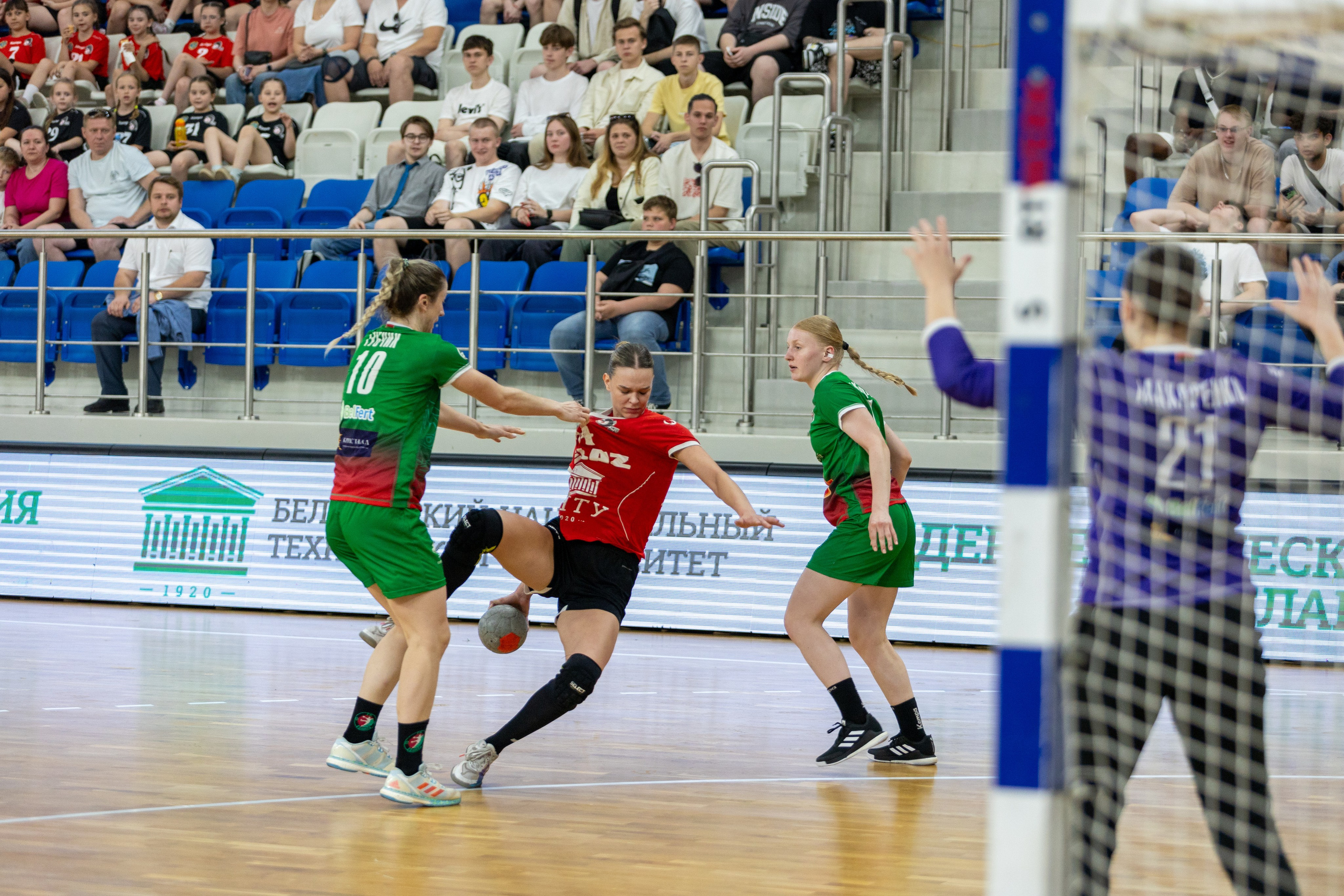 Гандбол. Финал. БНТУ — Гомель. 25.05.2024. Профессиональный интерьерный и репортажный фотограф Минск и РБ. Максим Орлов