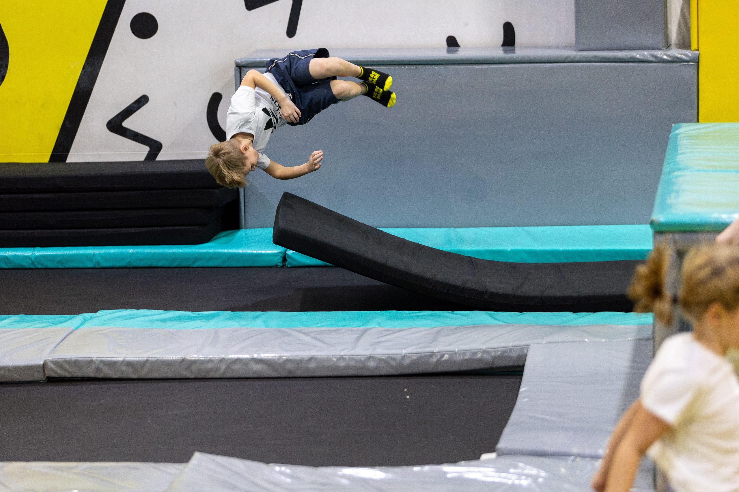 ДР Влада (батутная арена). Профессиональный интерьерный и репортажный фотограф Минск и РБ. Максим Орлов