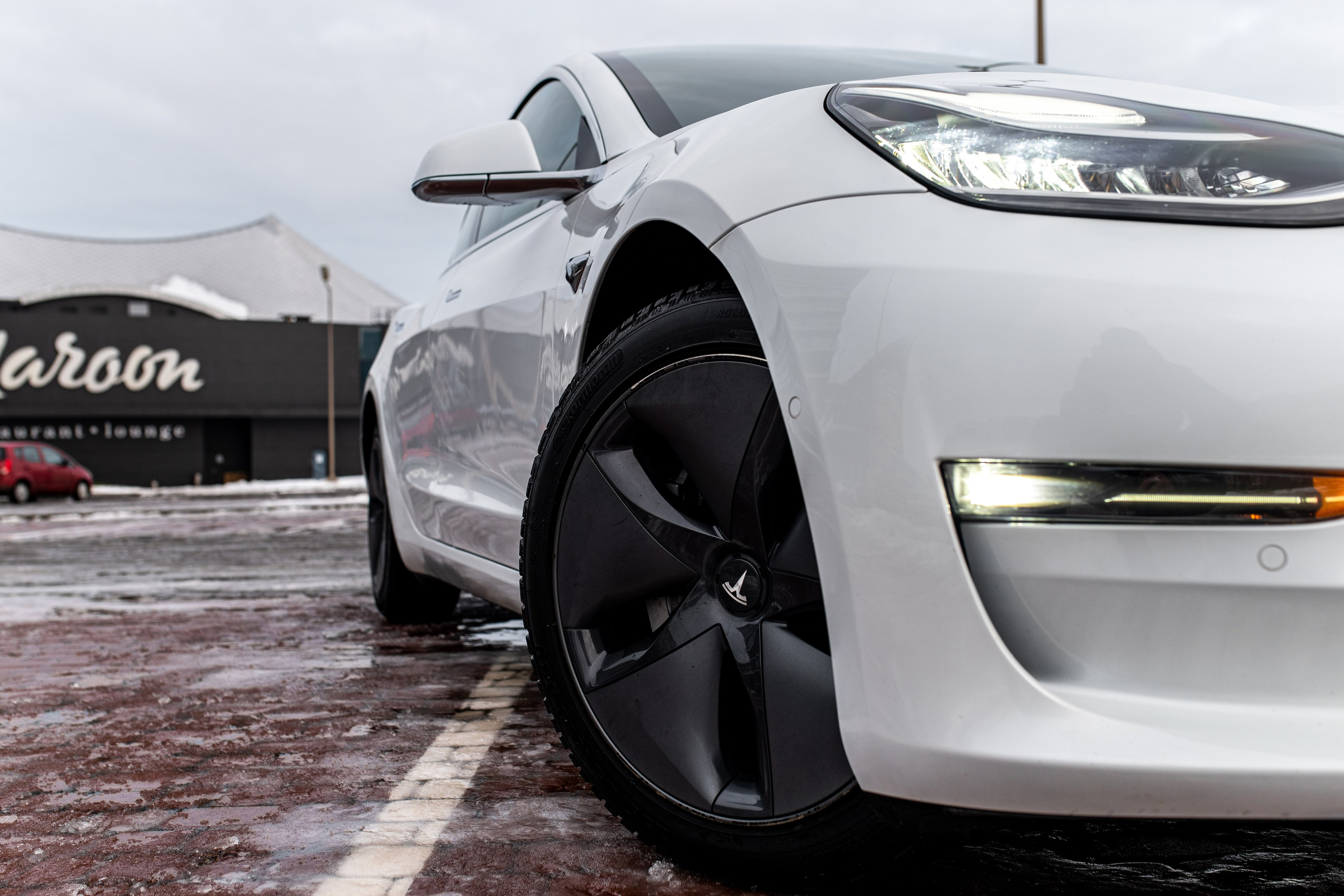 Тесла 3. Профессиональный интерьерный и репортажный фотограф Минск и РБ. Максим Орлов