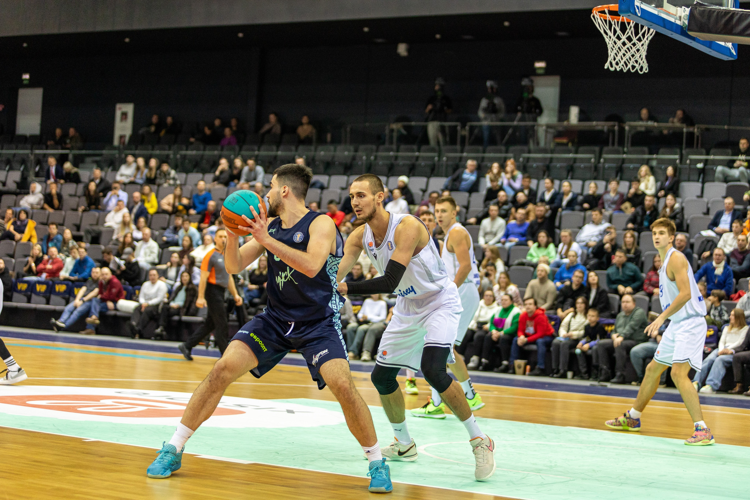 Баскетбол. Лучшие кадры. Минск — Енисей. 11.12.2023. Профессиональный интерьерный и репортажный фотограф Минск и РБ. Максим Орлов