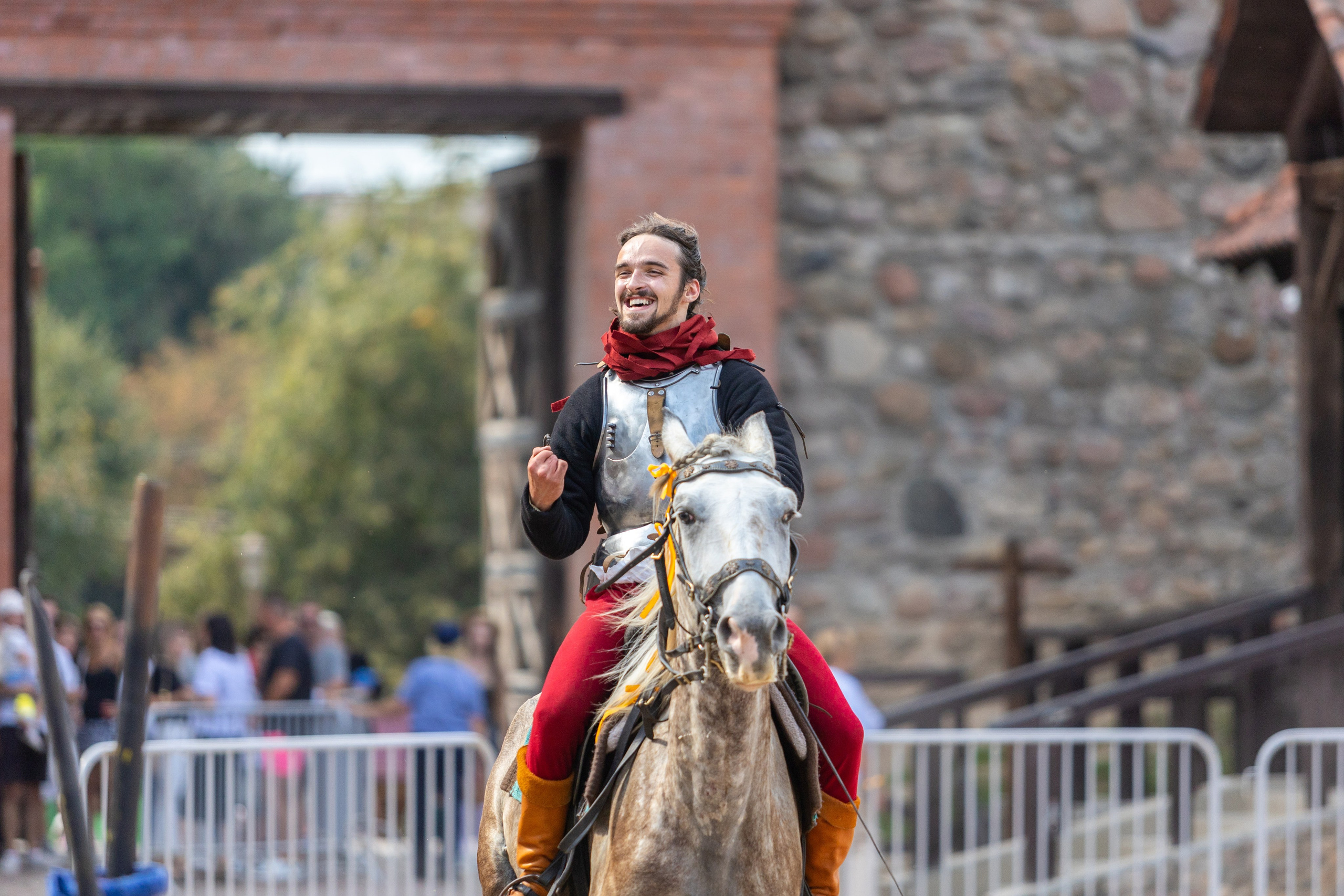 Выступление «Золотой шпоры» на празднике города Лиды. Профессиональный интерьерный и репортажный фотограф Минск и РБ. Максим Орлов