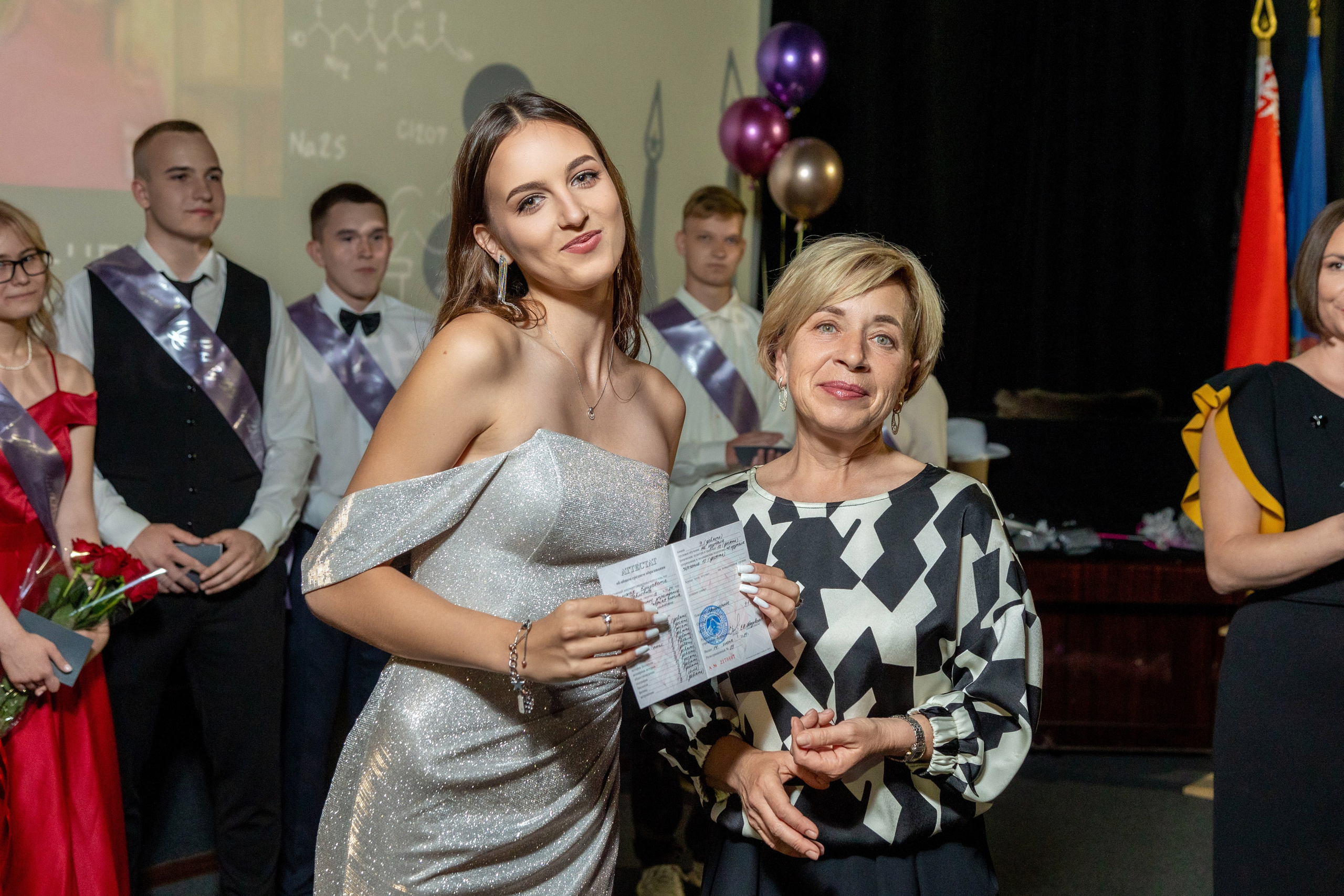 Вручение дипломов. 47 школа. Профессиональный интерьерный и репортажный фотограф Минск и РБ. Максим Орлов