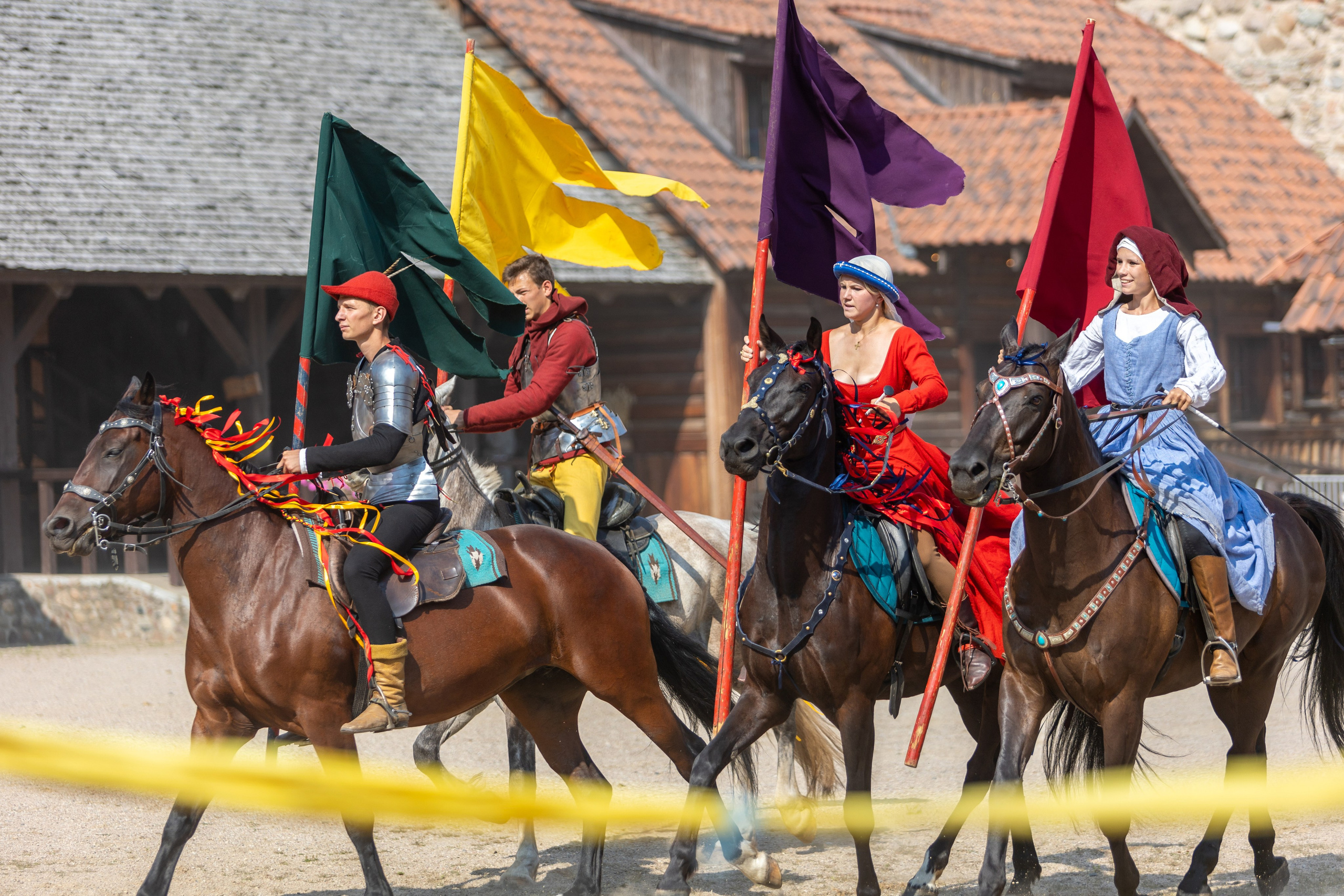Выступление «Золотой шпоры» на празднике города Лиды. Профессиональный интерьерный и репортажный фотограф Минск и РБ. Максим Орлов