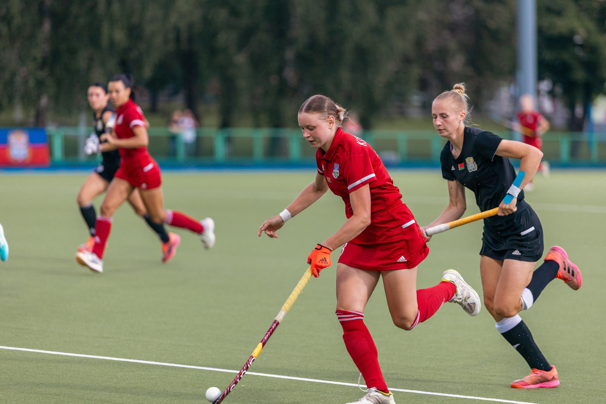 Хоккей на траве. Девушки. ХК Минск — ХК Виктория (Смолевичи) 10.06.2024. Профессиональный интерьерный и репортажный фотограф Минск и РБ. Максим Орлов