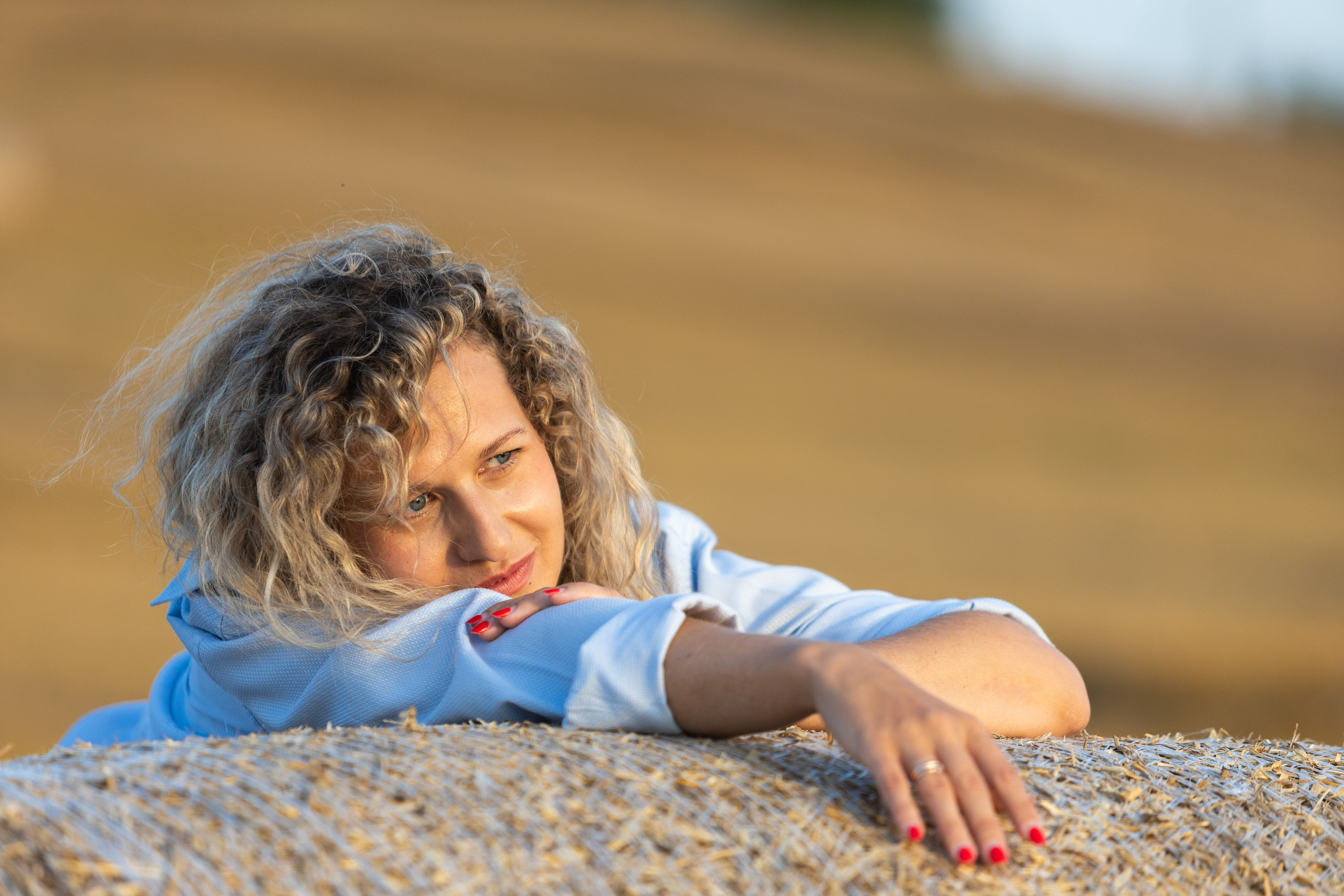 Фотосъемка в поле с Кристиной. Профессиональный интерьерный и репортажный фотограф Минск и РБ. Максим Орлов