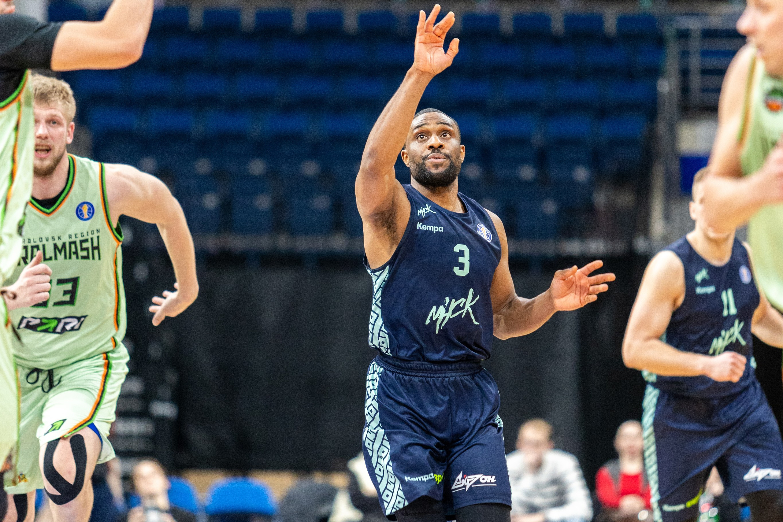 Баскетбол. Лучшие кадры. Минск — Уралмаш 13.02.2024. Профессиональный интерьерный и репортажный фотограф Минск и РБ. Максим Орлов