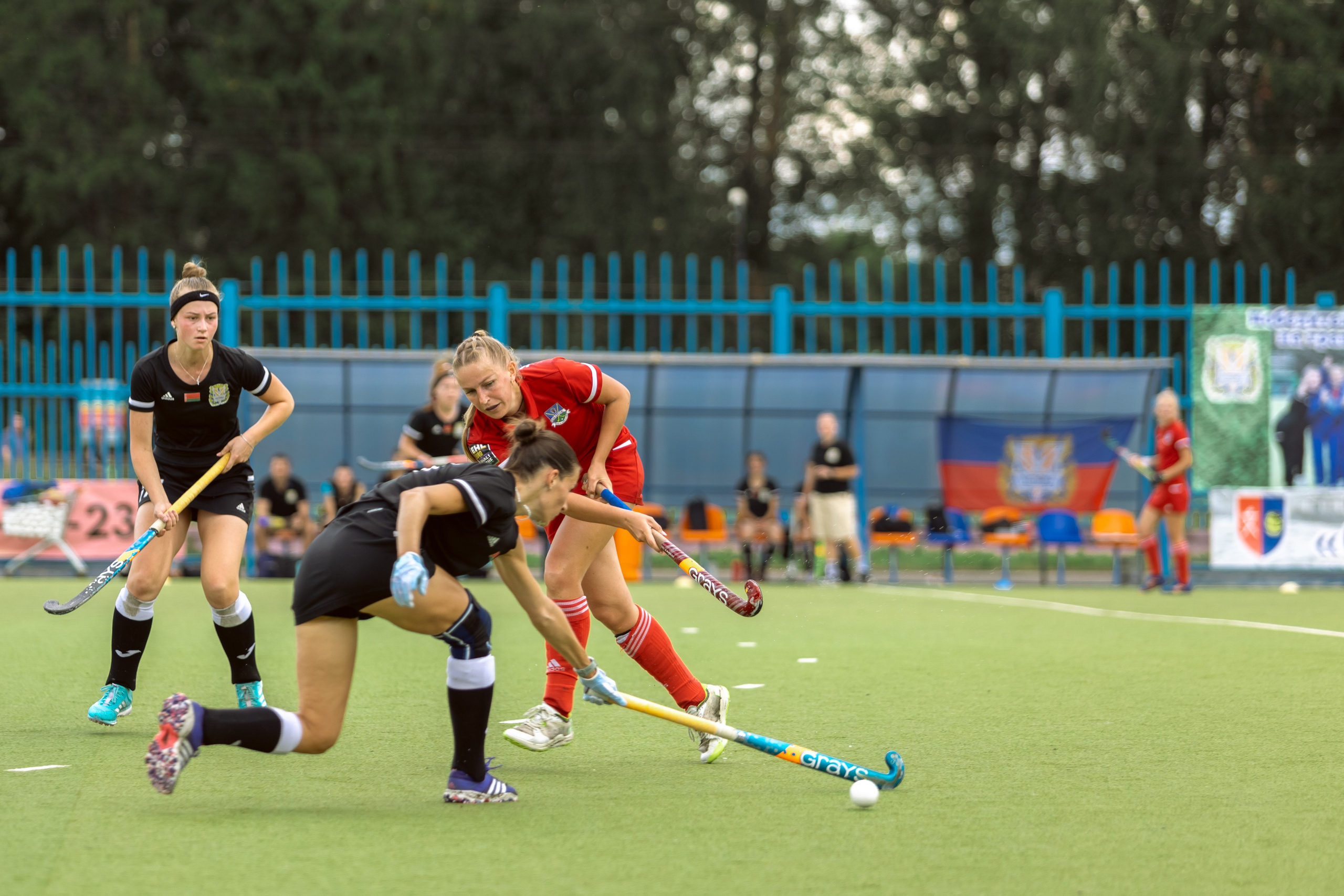 Хоккей на траве. Девушки. Минск — Виктория. 16.06.2024. Профессиональный интерьерный и репортажный фотограф Минск и РБ. Максим Орлов