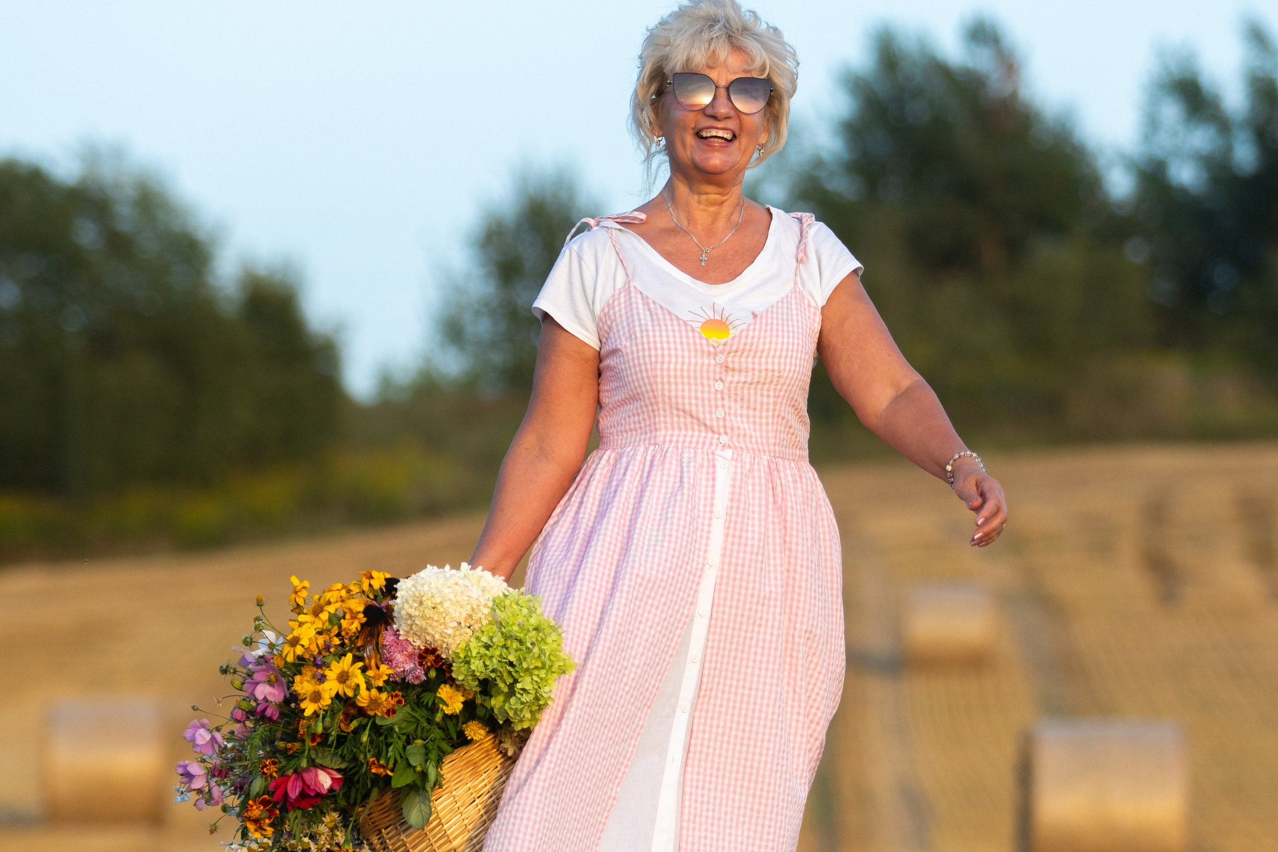 Фотосъемка в поле с Анной Николаевной. Профессиональный интерьерный и репортажный фотограф Минск и РБ. Максим Орлов