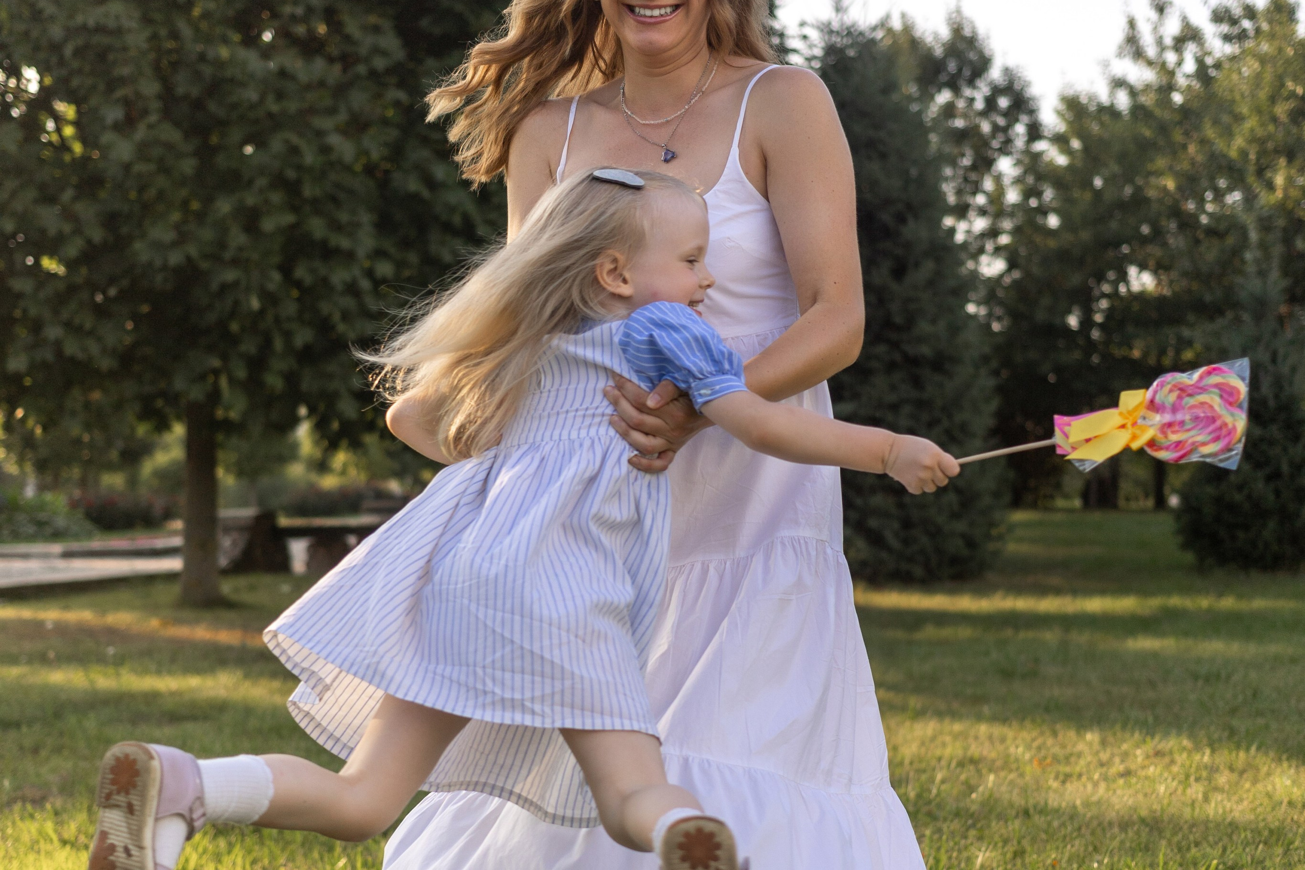 Стеша с мамой. Профессиональный интерьерный и репортажный фотограф Минск и РБ. Максим Орлов