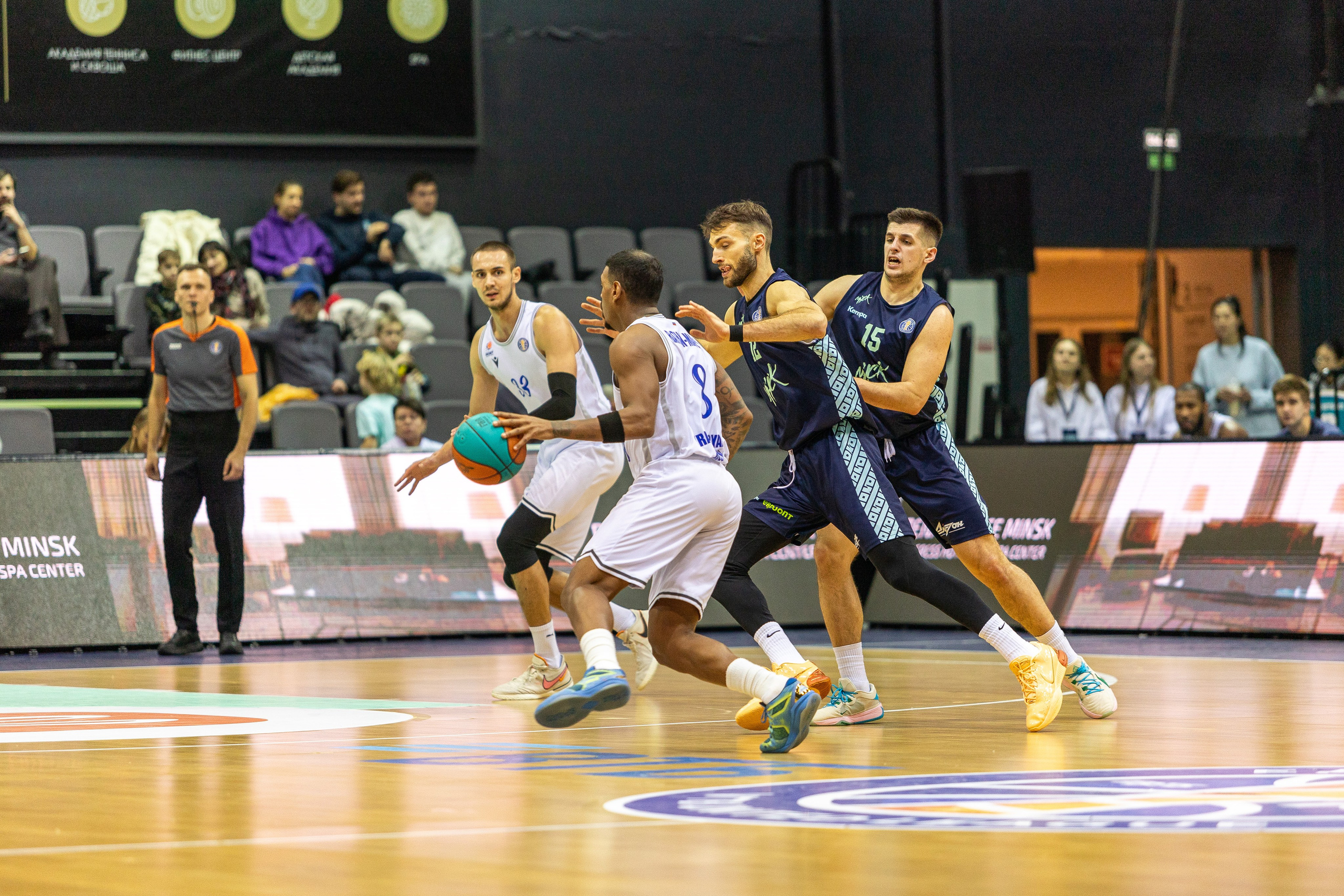 Баскетбол. Лучшие кадры. Минск — Енисей. 11.12.2023. Профессиональный интерьерный и репортажный фотограф Минск и РБ. Максим Орлов