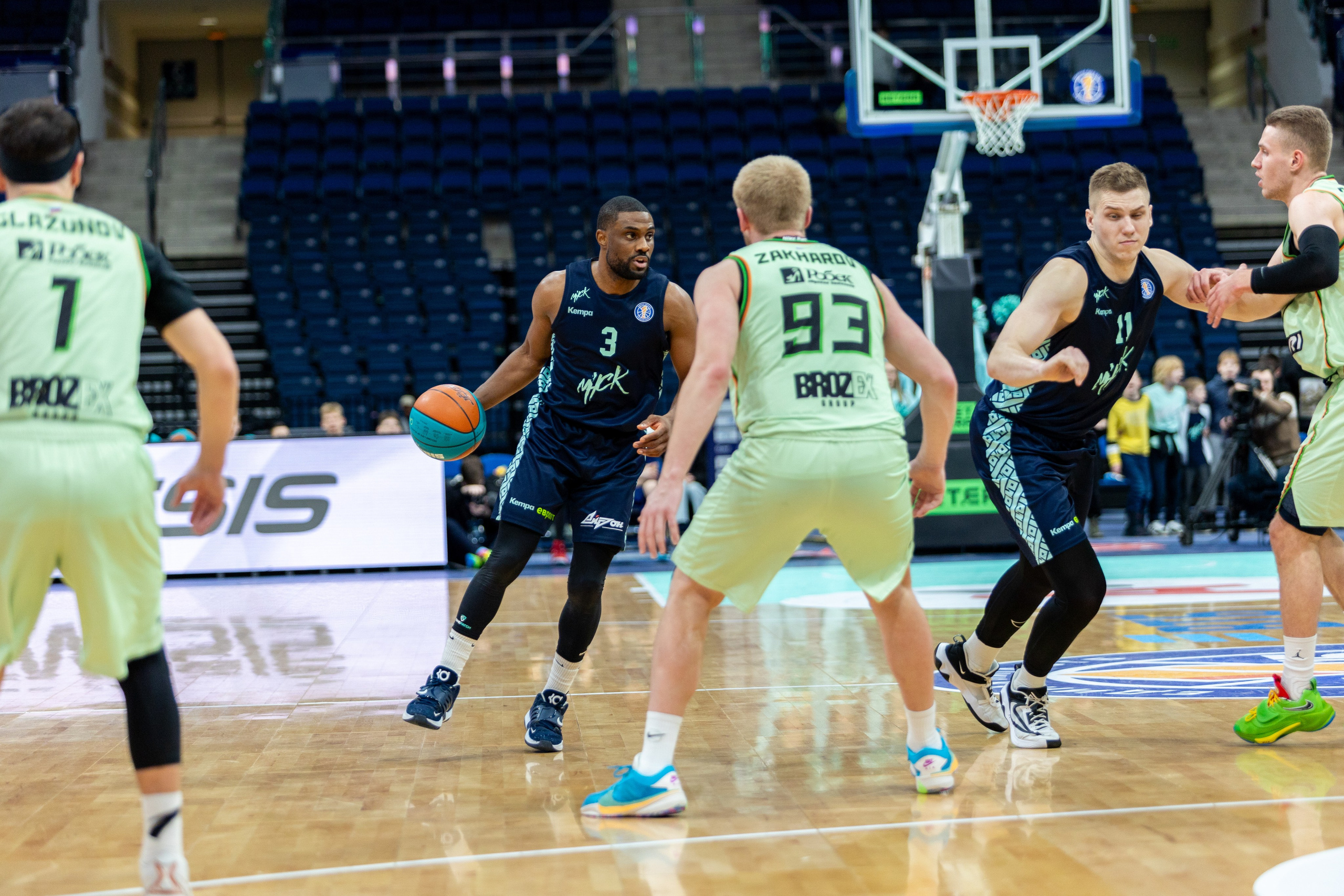 Баскетбол. Лучшие кадры. Минск — Уралмаш 13.02.2024. Профессиональный интерьерный и репортажный фотограф Минск и РБ. Максим Орлов