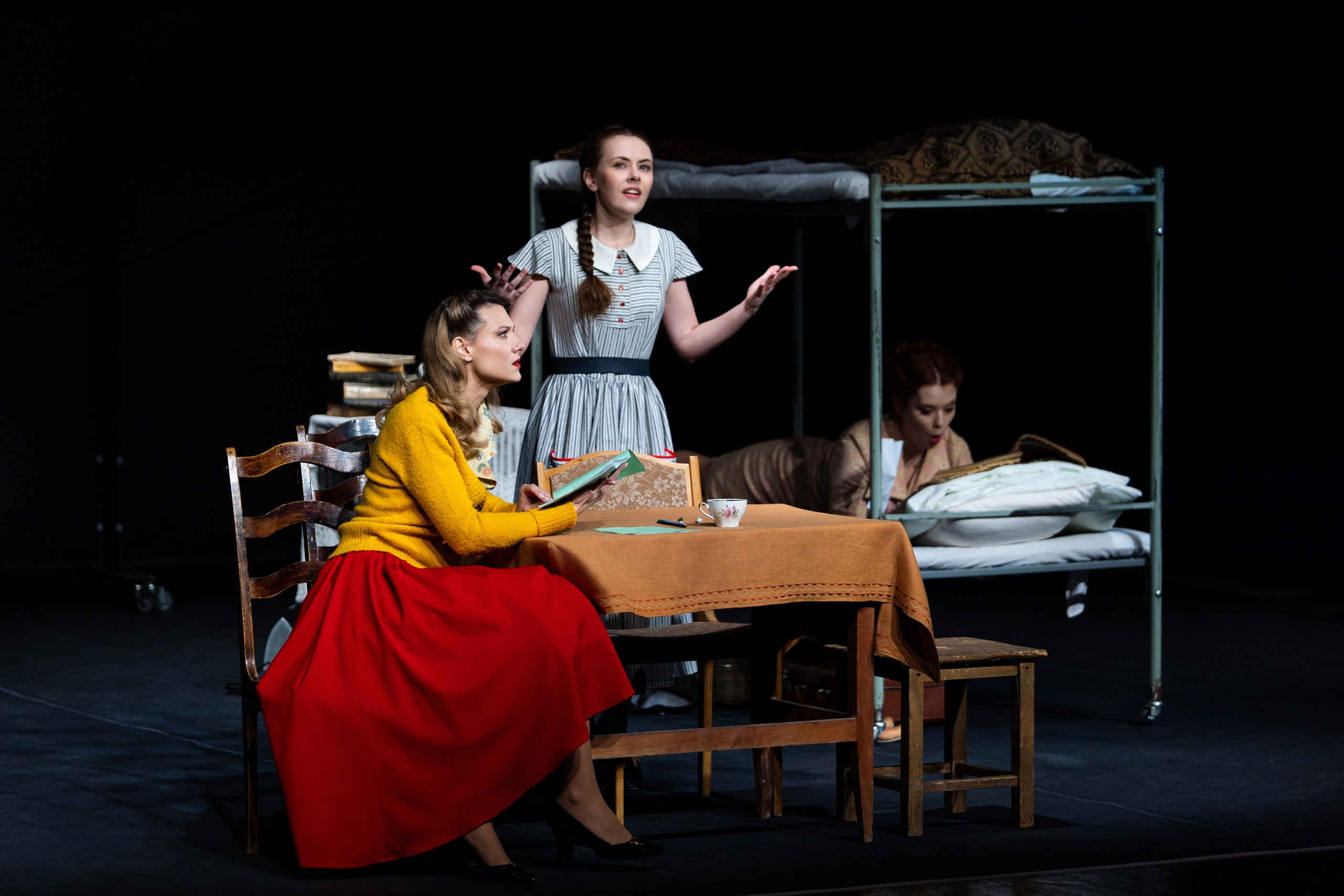 Новый театр «Фабричная девчонка». Профессиональный интерьерный и репортажный фотограф Минск и РБ. Максим Орлов